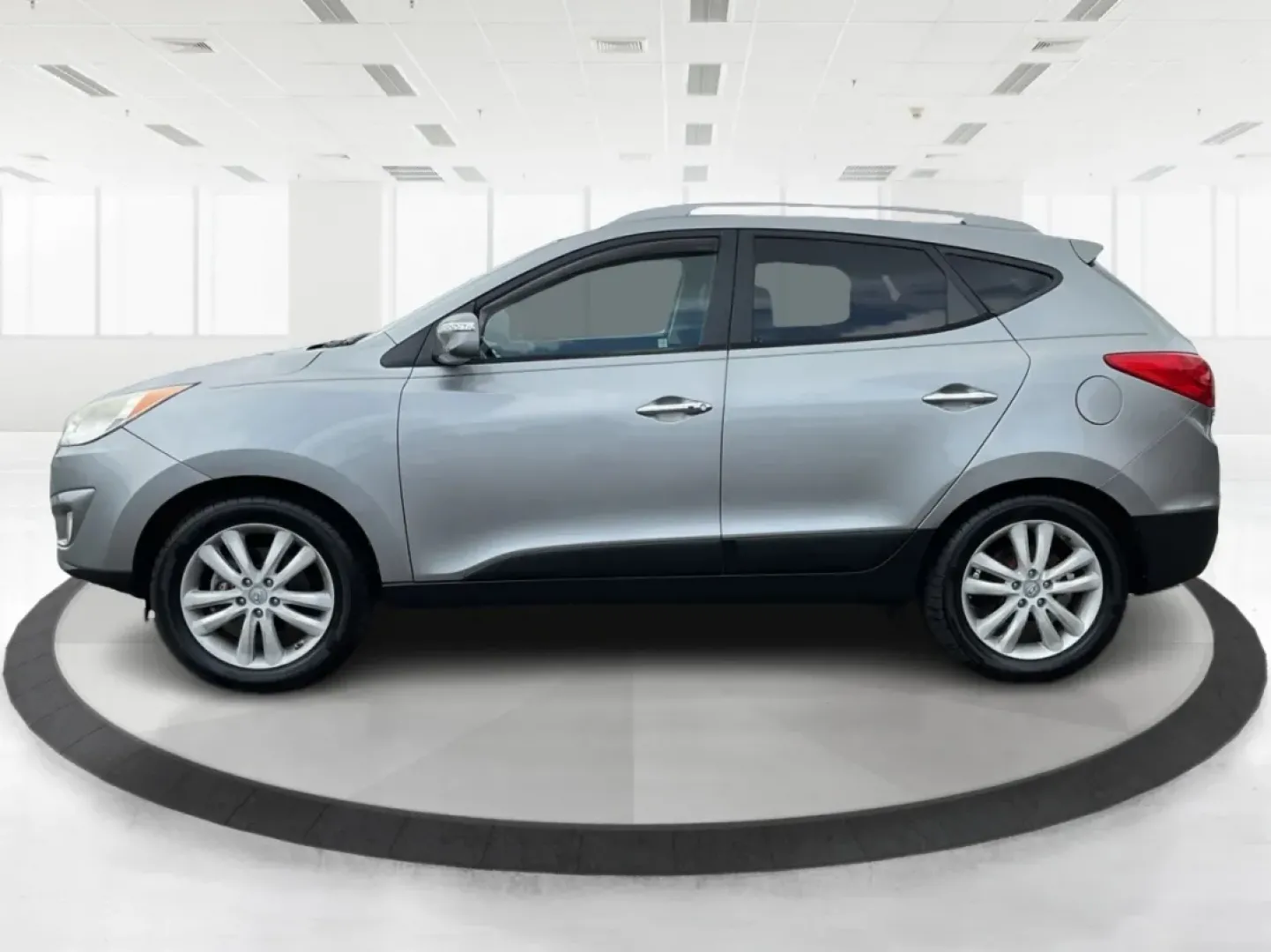 2013 Hyundai Tucson Limited (KM8JUCAC4DU) with an Other engine, located at 4508 South Dixie Dr, Moraine, OH, 45439, (937) 908-9800, 39.689976, -84.218452 - **Discover Your New Adventure Vehicle: 2013 Hyundai Tucson Limited at Advantage Car and Credit!** <br /> <br /> Are you searching for the perfect SUV that combines style, comfort, and versatility? Look no further than this striking 2013 Hyundai Tucson Limited, located right here at Advantage Car an - Photo#4