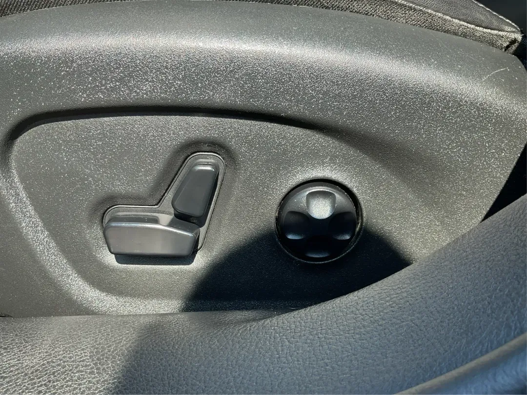 2015 Chrysler 200 S (1C3CCCBB8FN) with an Other engine, located at 880 E. National Road, Vandalia, OH, 45377, (937) 908-9800, 39.891918, -84.183594 - **Experience Luxury on a Budget with the 2015 Chrysler 200 S at Advantage Car and Credit**<br /> <br /> Looking for a stylish sedan that can handle your daily commute as effortlessly as your weekend adventures? The 2015 Chrysler 200 S is the perfect blend of comfort, technology, and modern aesthetic - Photo#18