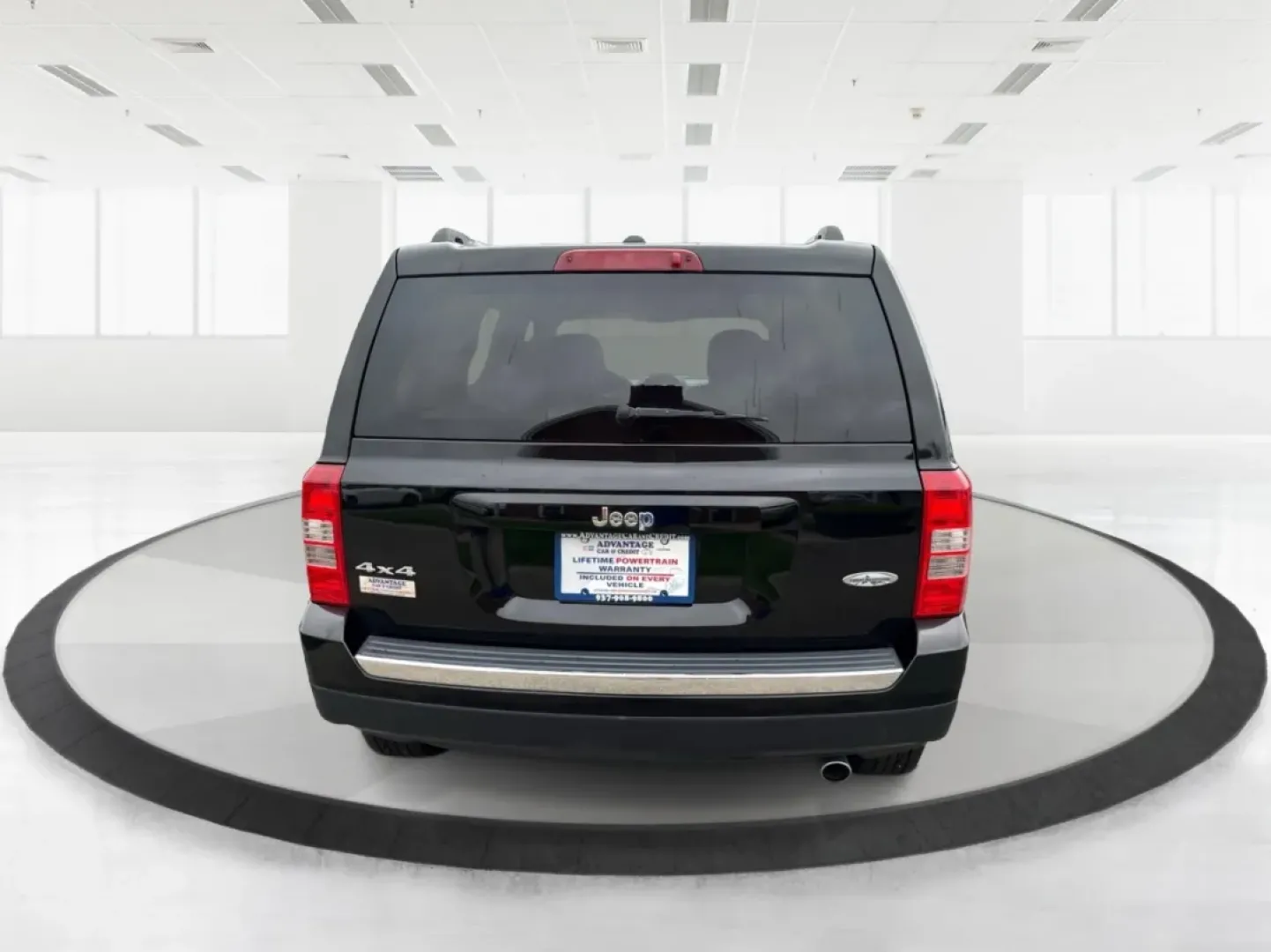 2016 Jeep Patriot High Altitude Edition (1C4NJRFB0GD) with an 2.4L I-4 DOHC engine, located at 401 Woodman Dr, Riverside, OH, 45431, (937) 908-9800, 39.760899, -84.123421 - **Explore Your Next Adventure in the 2016 Jeep Patriot High Altitude Edition!**<br /> <br /> Are you ready to elevate your lifestyle and embark on thrilling weekend adventures or effortlessly tackle your daily commute? The 2016 Jeep Patriot High Altitude Edition is the perfect SUV for those who crav - Photo#3