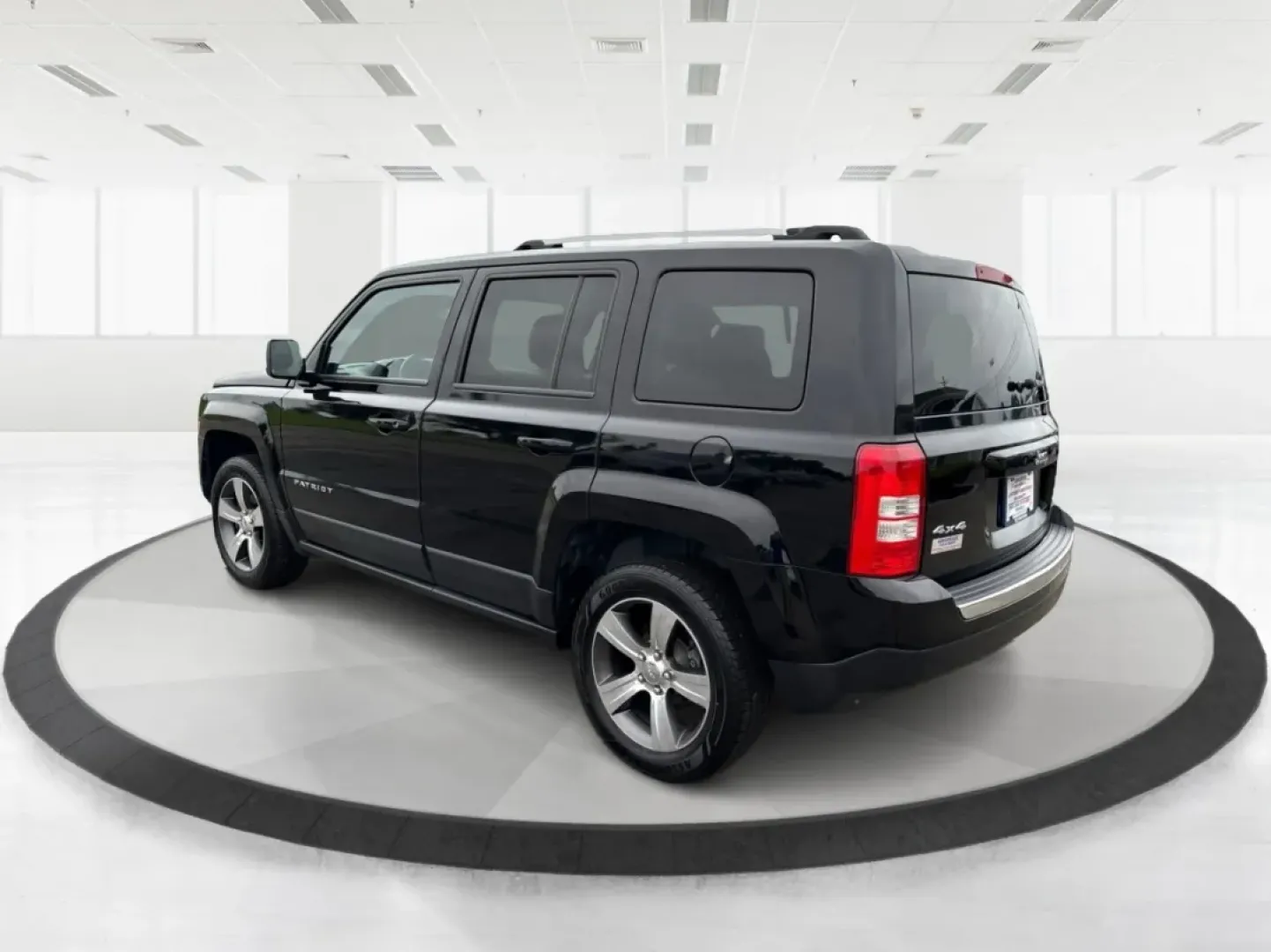 2016 Jeep Patriot High Altitude Edition (1C4NJRFB0GD) with an 2.4L I-4 DOHC engine, located at 401 Woodman Dr, Riverside, OH, 45431, (937) 908-9800, 39.760899, -84.123421 - **Explore Your Next Adventure in the 2016 Jeep Patriot High Altitude Edition!**<br /> <br /> Are you ready to elevate your lifestyle and embark on thrilling weekend adventures or effortlessly tackle your daily commute? The 2016 Jeep Patriot High Altitude Edition is the perfect SUV for those who crav - Photo#4