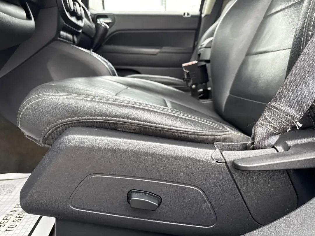 2016 Jeep Patriot High Altitude Edition (1C4NJRFB0GD) with an 2.4L I-4 DOHC engine, located at 4508 South Dixie Dr, Moraine, OH, 45439, (937) 908-9800, 39.689976, -84.218452 - 2016 Jeep Patriot High Altitude Edition - Photo#18