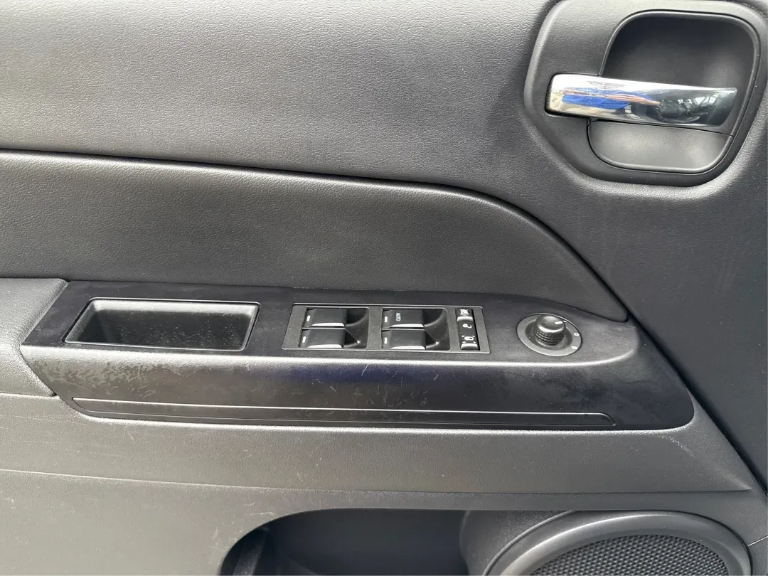 2016 Jeep Patriot High Altitude Edition (1C4NJRFB0GD) with an 2.4L I-4 DOHC engine, located at 4508 South Dixie Dr, Moraine, OH, 45439, (937) 908-9800, 39.689976, -84.218452 - 2016 Jeep Patriot High Altitude Edition - Photo#19