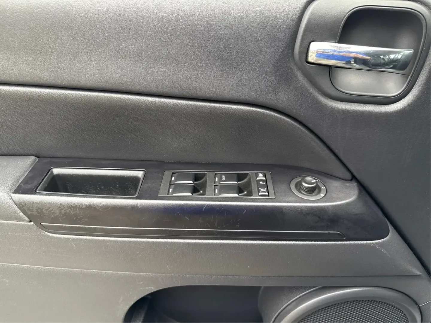 2016 Jeep Patriot High Altitude Edition (1C4NJRFB0GD) with an 2.4L I-4 DOHC engine, located at 1230 East Main St, Xenia, OH, 45385, (937) 908-9800, 39.688026, -83.910172 - **Explore Your Next Adventure in the 2016 Jeep Patriot High Altitude Edition!**<br /> <br /> Are you ready to elevate your lifestyle and embark on thrilling weekend adventures or effortlessly tackle your daily commute? The 2016 Jeep Patriot High Altitude Edition is the perfect SUV for those who crav - Photo#19