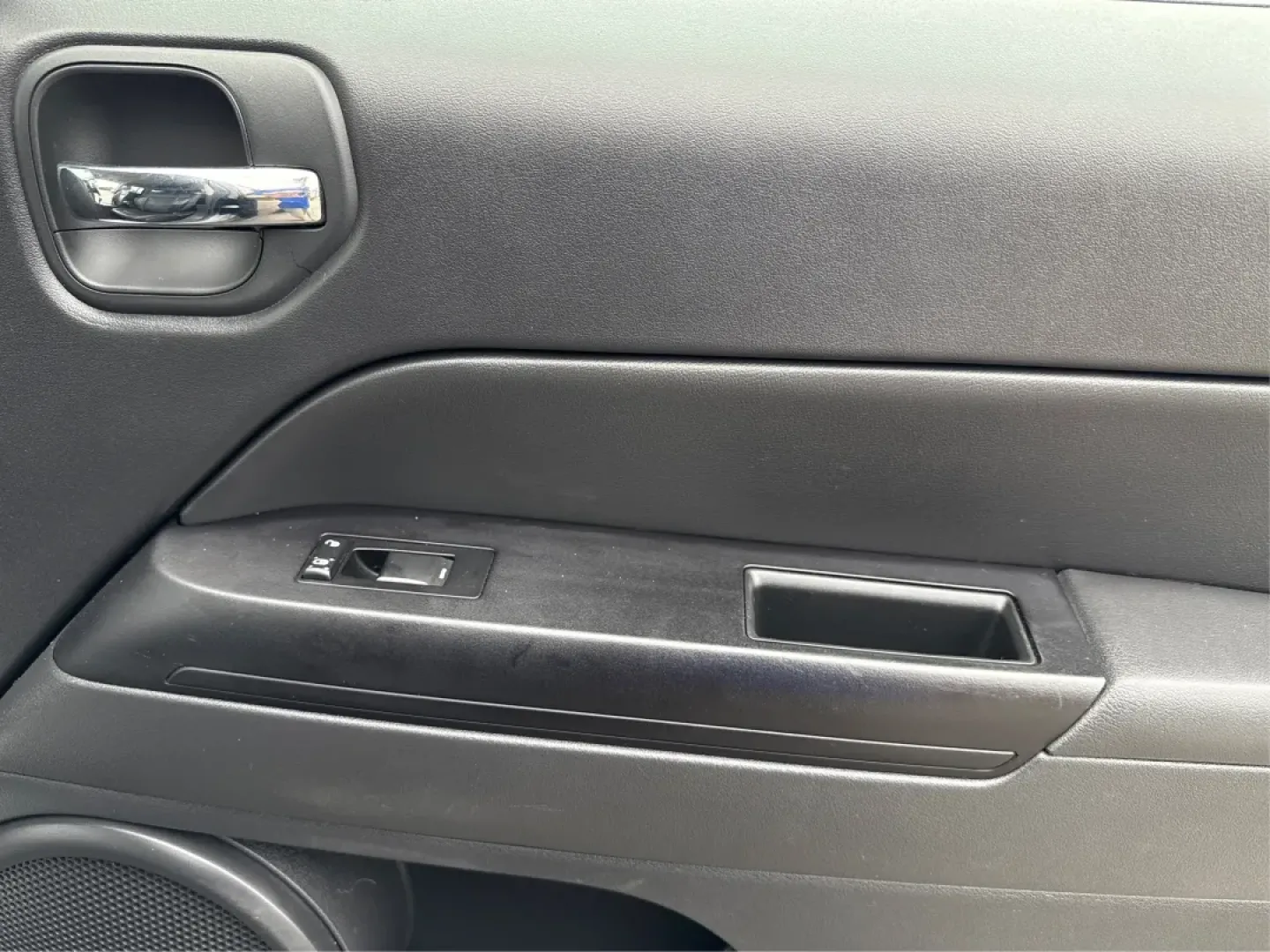 2016 Jeep Patriot High Altitude Edition (1C4NJRFB0GD) with an 2.4L I-4 DOHC engine, located at 1230 East Main St, Xenia, OH, 45385, (937) 908-9800, 39.688026, -83.910172 - **Explore Your Next Adventure in the 2016 Jeep Patriot High Altitude Edition!**<br /> <br /> Are you ready to elevate your lifestyle and embark on thrilling weekend adventures or effortlessly tackle your daily commute? The 2016 Jeep Patriot High Altitude Edition is the perfect SUV for those who crav - Photo#20