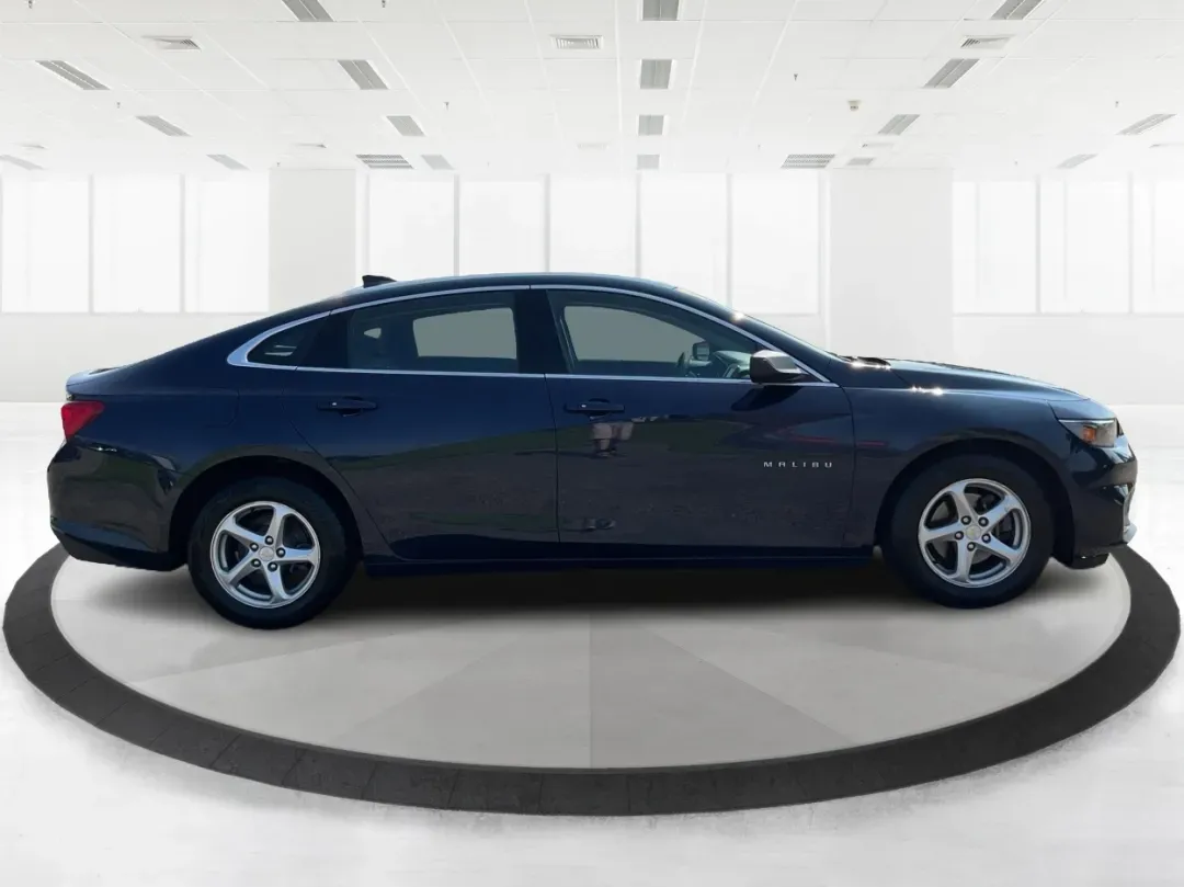 2018 Chevrolet Malibu 1LS (1G1ZB5ST0JF) with an ECOTEC 1.5L I-4 gasoline direct injection engine, located at 8750 N County Rd 25A, Piqua, OH, 45356, (937) 908-9800, 40.164391, -84.232513 - **Experience Unmatched Comfort and Style with the 2018 Chevrolet Malibu at Advantage Car and Credit in Fairborn, OH!**<br /> <br /> Are you in the market for a dependable sedan that effortlessly balances style, comfort, and cutting-edge technology? Look no further than the stunning 2018 Chevrolet Ma - Photo#1