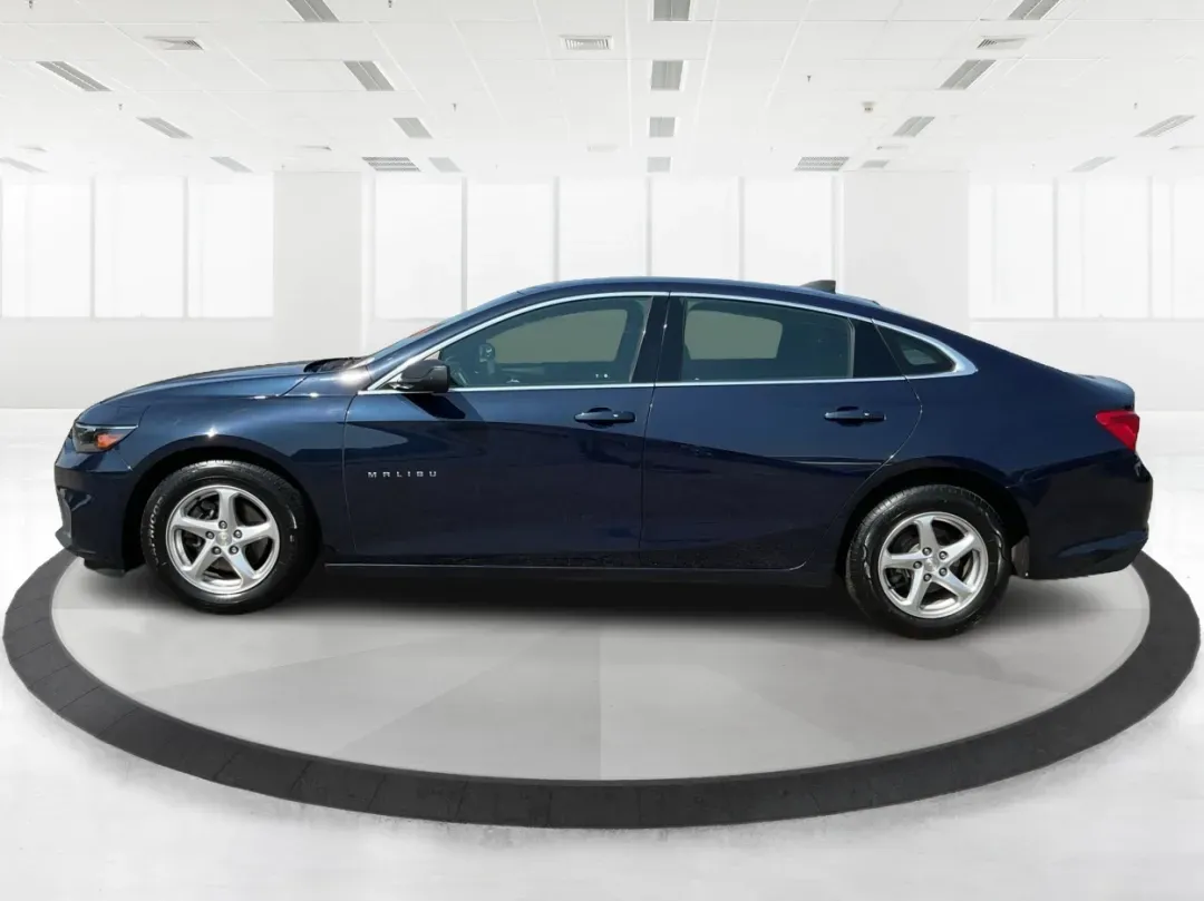 2018 Chevrolet Malibu 1LS (1G1ZB5ST0JF) with an ECOTEC 1.5L I-4 gasoline direct injection engine, located at 8750 N County Rd 25A, Piqua, OH, 45356, (937) 908-9800, 40.164391, -84.232513 - **Experience Unmatched Comfort and Style with the 2018 Chevrolet Malibu at Advantage Car and Credit in Fairborn, OH!**<br /> <br /> Are you in the market for a dependable sedan that effortlessly balances style, comfort, and cutting-edge technology? Look no further than the stunning 2018 Chevrolet Ma - Photo#5
