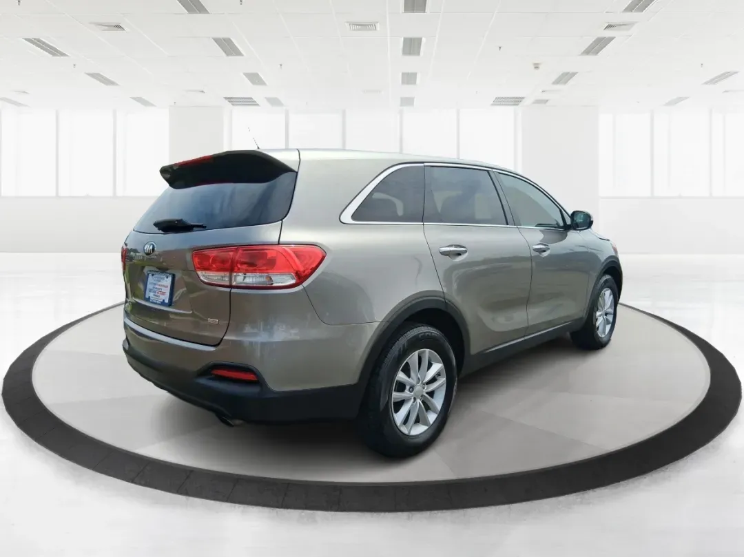 2017 Kia Sorento 2.4L L (5XYPG4A32HG) with an 2.4L I-4 gasoline direct injection engine, located at 8750 N County Rd 25A, Piqua, OH, 45356, (937) 908-9800, 40.164391, -84.232513 - **Unleash Your Adventurous Spirit with this 2017 Kia Sorento at Advantage Car and Credit in Xenia, OH!**<br /> <br /> Are you ready to elevate your family adventures or conquer your daily commute? Look no further than the 2017 Kia Sorento, a versatile SUV that perfectly aligns with your lifestyle ne - Photo#2