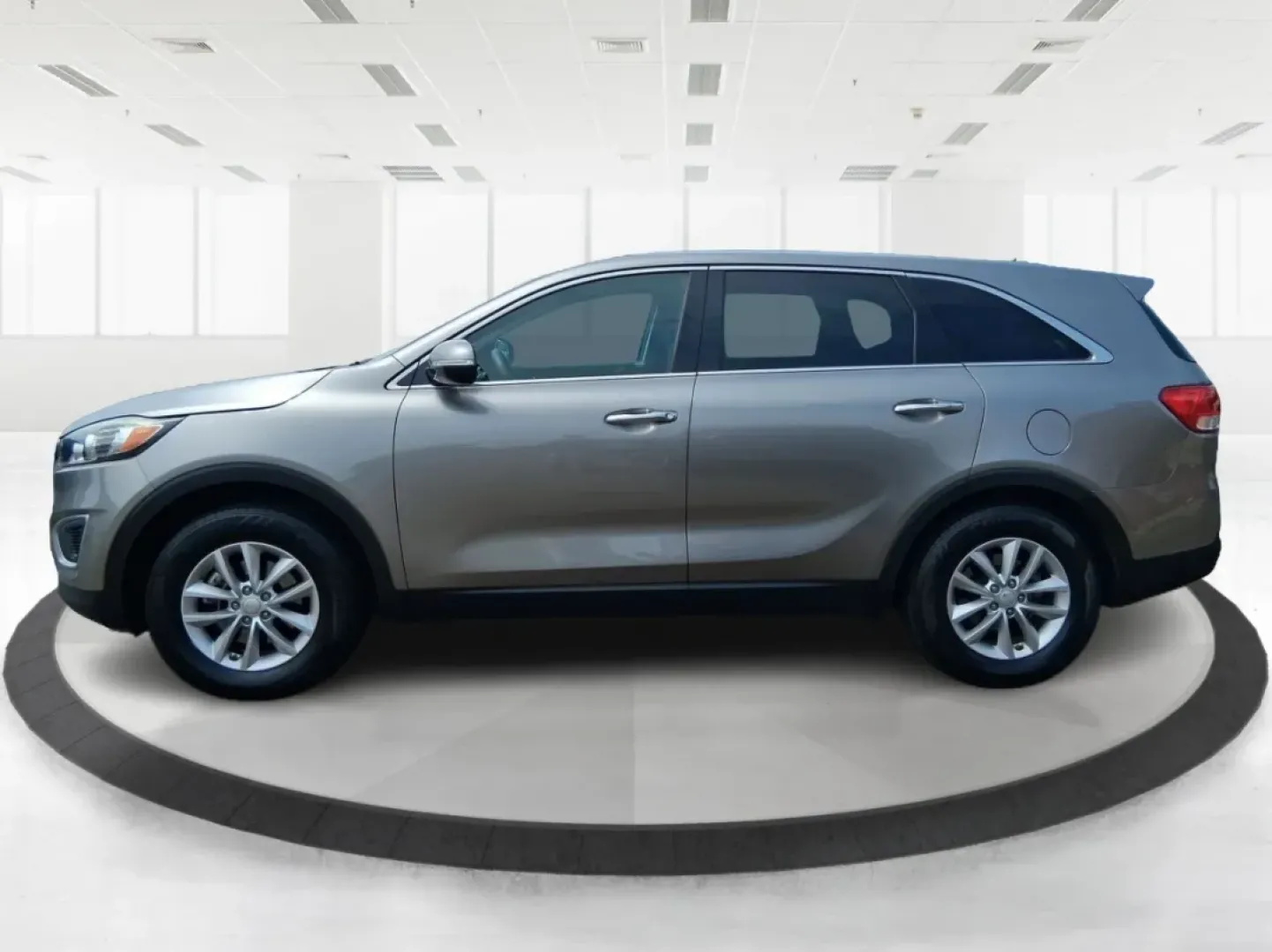 2017 Kia Sorento 2.4L L (5XYPG4A32HG) with an 2.4L I-4 gasoline direct injection engine, located at 8750 N County Rd 25A, Piqua, OH, 45356, (937) 908-9800, 40.164391, -84.232513 - **Unleash Your Adventurous Spirit with this 2017 Kia Sorento at Advantage Car and Credit in Xenia, OH!**<br /> <br /> Are you ready to elevate your family adventures or conquer your daily commute? Look no further than the 2017 Kia Sorento, a versatile SUV that perfectly aligns with your lifestyle ne - Photo#5