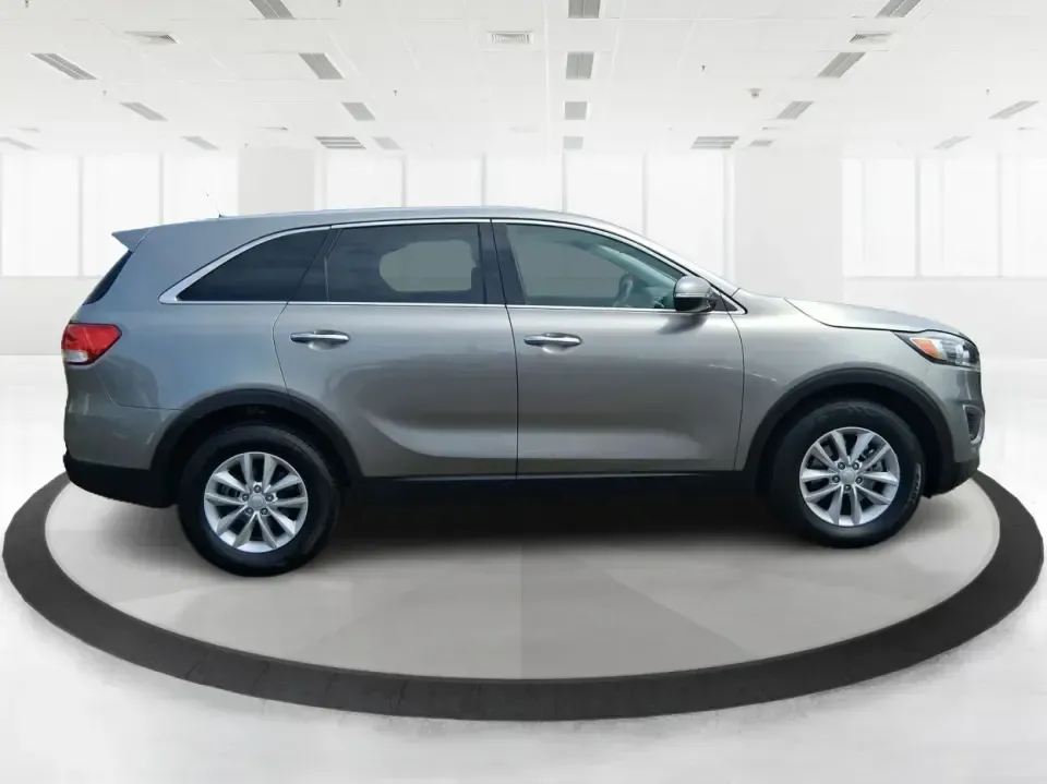 2017 Kia Sorento 2.4L L (5XYPG4A32HG) with an 2.4L I-4 gasoline direct injection engine, 6A transmission, located at 1099 N County Rd 25A, Troy, OH, 45373, (937) 908-9800, 40.057079, -84.212883 - **Unleash Your Adventurous Spirit with this 2017 Kia Sorento at Advantage Car and Credit in Xenia, OH!**<br /> <br /> Are you ready to elevate your family adventures or conquer your daily commute? Look no further than the 2017 Kia Sorento, a versatile SUV that perfectly aligns with your lifestyle ne - Photo#1
