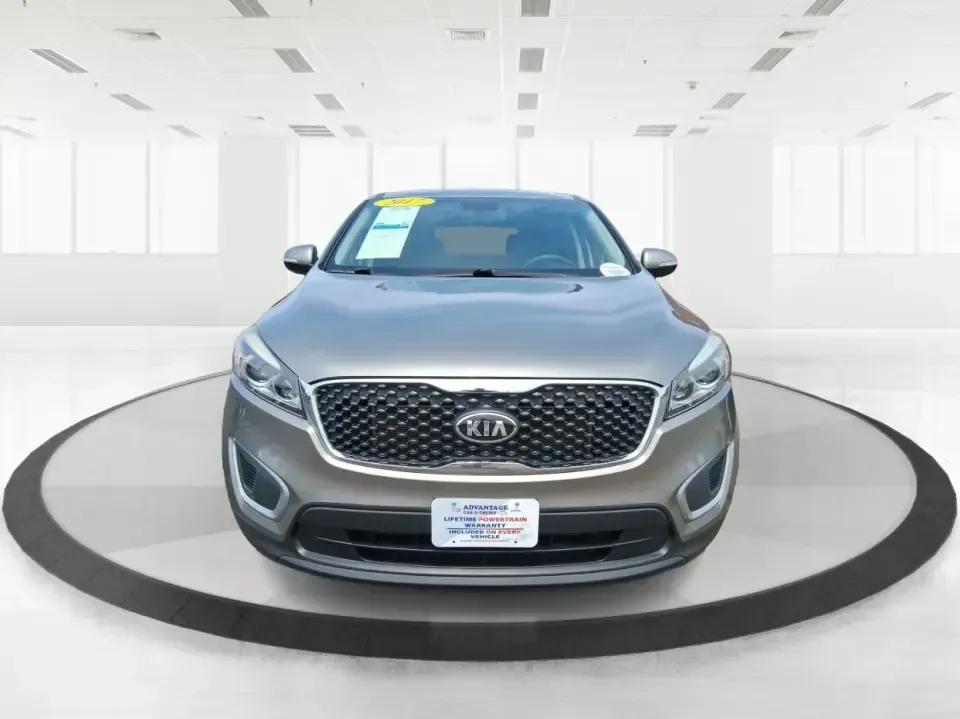 2017 Kia Sorento 2.4L L (5XYPG4A32HG) with an 2.4L I-4 gasoline direct injection engine, 6A transmission, located at 1099 N County Rd 25A, Troy, OH, 45373, (937) 908-9800, 40.057079, -84.212883 - **Unleash Your Adventurous Spirit with this 2017 Kia Sorento at Advantage Car and Credit in Xenia, OH!**<br /> <br /> Are you ready to elevate your family adventures or conquer your daily commute? Look no further than the 2017 Kia Sorento, a versatile SUV that perfectly aligns with your lifestyle ne - Photo#7