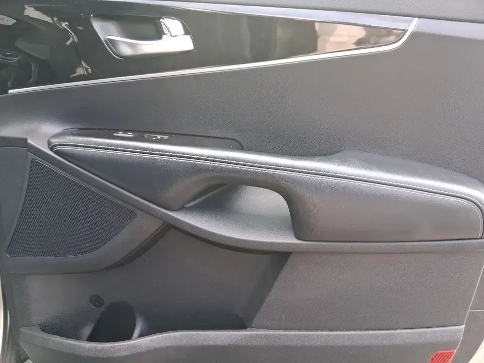 2017 Kia Sorento 2.4L L (5XYPG4A32HG) with an 2.4L I-4 gasoline direct injection engine, 6A transmission, located at 1099 N County Rd 25A, Troy, OH, 45373, (937) 908-9800, 40.057079, -84.212883 - **Unleash Your Adventurous Spirit with this 2017 Kia Sorento at Advantage Car and Credit in Xenia, OH!**<br /> <br /> Are you ready to elevate your family adventures or conquer your daily commute? Look no further than the 2017 Kia Sorento, a versatile SUV that perfectly aligns with your lifestyle ne - Photo#18