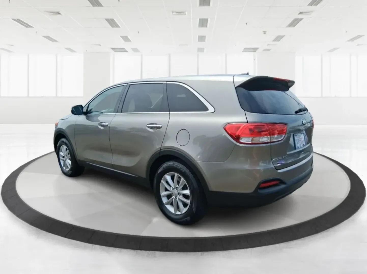 2017 Kia Sorento 2.4L L (5XYPG4A32HG) with an 2.4L I-4 gasoline direct injection engine, located at 1184 Kauffman Ave, Fairborn, OH, 45324, (937) 908-9800, 39.807072, -84.030914 - **Unleash Your Adventurous Spirit with this 2017 Kia Sorento at Advantage Car and Credit in Xenia, OH!**<br /> <br /> Are you ready to elevate your family adventures or conquer your daily commute? Look no further than the 2017 Kia Sorento, a versatile SUV that perfectly aligns with your lifestyle ne - Photo#4