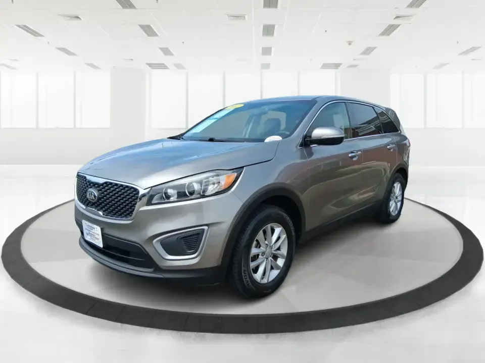 2017 Kia Sorento 2.4L L (5XYPG4A32HG) with an 2.4L I-4 gasoline direct injection engine, 6A transmission, located at 880 E. National Road, Vandalia, OH, 45377, (937) 908-9800, 39.891918, -84.183594 - **Unleash Your Adventurous Spirit with this 2017 Kia Sorento at Advantage Car and Credit in Xenia, OH!**<br /> <br /> Are you ready to elevate your family adventures or conquer your daily commute? Look no further than the 2017 Kia Sorento, a versatile SUV that perfectly aligns with your lifestyle ne - Photo#8