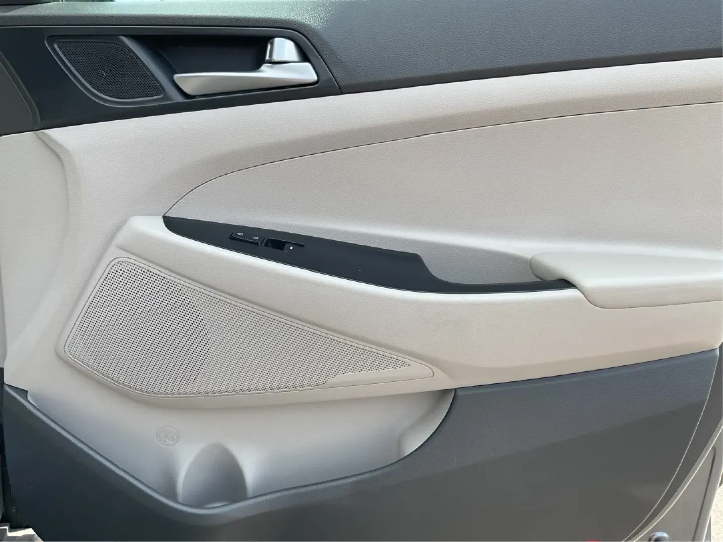 2016 Hyundai Tucson Eco (KM8J3CA24GU) with an 1.6L I-4 gasoline direct injection engine, located at 1099 N County Rd 25A, Troy, OH, 45373, (937) 908-9800, 40.057079, -84.212883 - **Adventure Awaits: 2016 Hyundai Tucson Eco Your Perfect Companion for Daily Drives and Weekend Getaways!**<br /> <br /> At Advantage Car and Credit, located at 1184 Kauffman Ave, Fairborn, OH 45324, we understand that life is an adventure, and having the right vehicle can make all the difference. - Photo#19