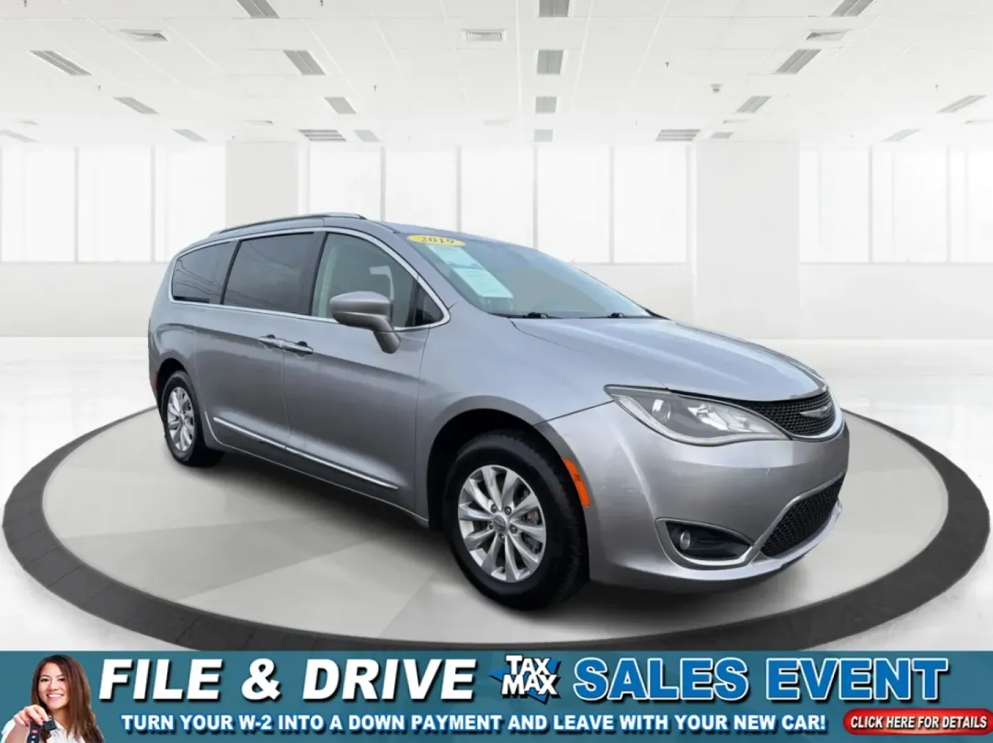 2019 Chrysler Pacifica Touring-L (2C4RC1BG5KR) with an 3.6L V6 DOHC 24V engine, 9-Speed Automatic transmission, located at 1099 N County Rd 25A, Troy, OH, 45373, (937) 908-9800, 40.057079, -84.212883 - **Experience Family Adventures with the 2019 Chrysler Pacifica Touring-L from Advantage Car and Credit!**<br /> <br /> Are you searching for the perfect vehicle to accommodate your family's growing needs? Look no further! The 2019 Chrysler Pacifica Touring-L is designed with families in mind, offeri - Photo#0
