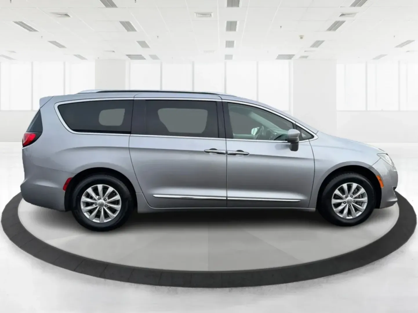 2019 Chrysler Pacifica Touring-L (2C4RC1BG5KR) with an 3.6L V6 DOHC 24V engine, 9-Speed Automatic transmission, located at 1099 N County Rd 25A, Troy, OH, 45373, (937) 908-9800, 40.057079, -84.212883 - **Experience Family Adventures with the 2019 Chrysler Pacifica Touring-L from Advantage Car and Credit!**<br /> <br /> Are you searching for the perfect vehicle to accommodate your family's growing needs? Look no further! The 2019 Chrysler Pacifica Touring-L is designed with families in mind, offeri - Photo#1