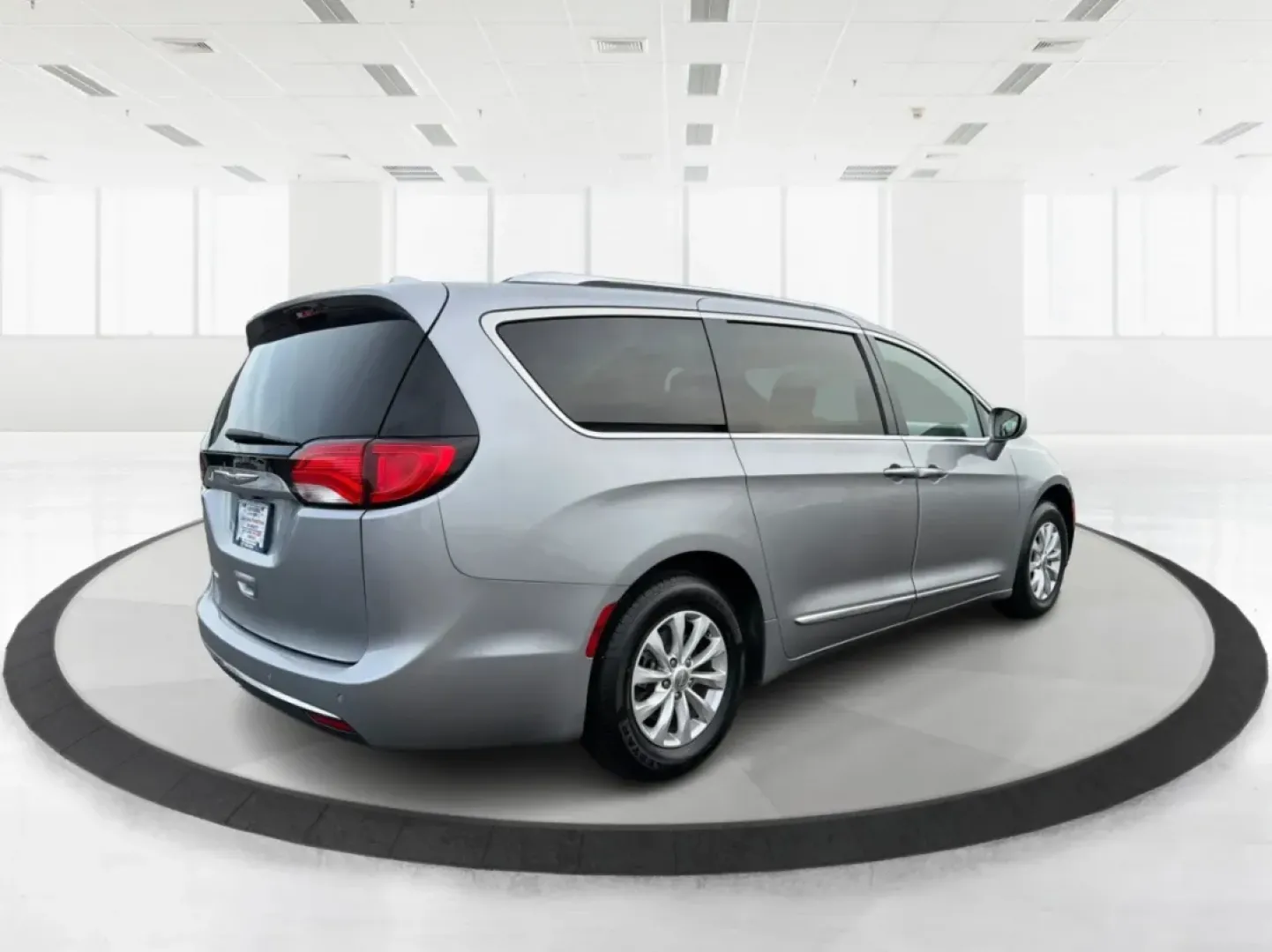2019 Chrysler Pacifica Touring-L (2C4RC1BG5KR) with an 3.6L V6 DOHC 24V engine, 9-Speed Automatic transmission, located at 1099 N County Rd 25A, Troy, OH, 45373, (937) 908-9800, 40.057079, -84.212883 - **Experience Family Adventures with the 2019 Chrysler Pacifica Touring-L from Advantage Car and Credit!**<br /> <br /> Are you searching for the perfect vehicle to accommodate your family's growing needs? Look no further! The 2019 Chrysler Pacifica Touring-L is designed with families in mind, offeri - Photo#2