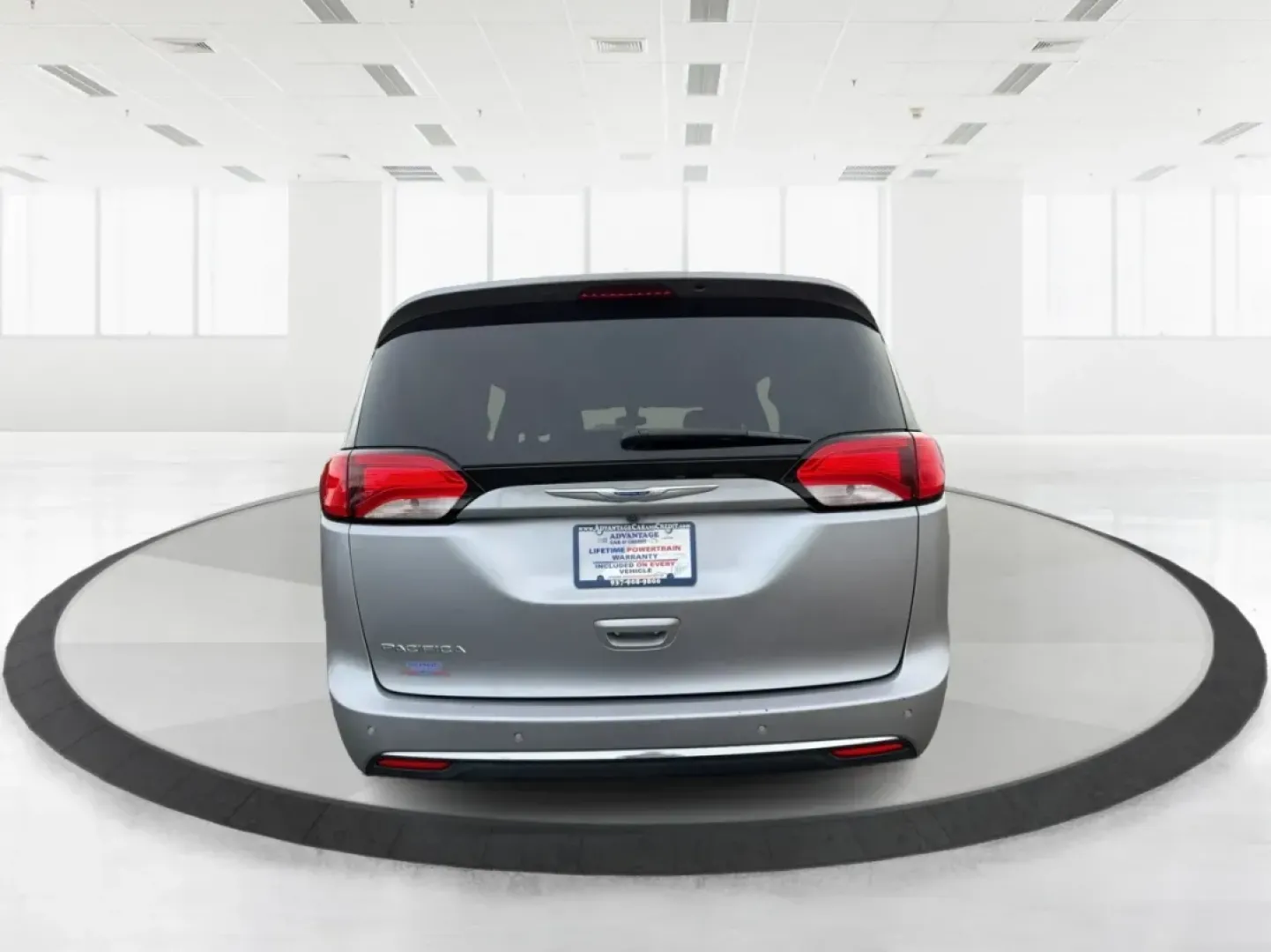 2019 Chrysler Pacifica Touring-L (2C4RC1BG5KR) with an 3.6L V6 DOHC 24V engine, 9-Speed Automatic transmission, located at 1099 N County Rd 25A, Troy, OH, 45373, (937) 908-9800, 40.057079, -84.212883 - **Experience Family Adventures with the 2019 Chrysler Pacifica Touring-L from Advantage Car and Credit!**<br /> <br /> Are you searching for the perfect vehicle to accommodate your family's growing needs? Look no further! The 2019 Chrysler Pacifica Touring-L is designed with families in mind, offeri - Photo#3