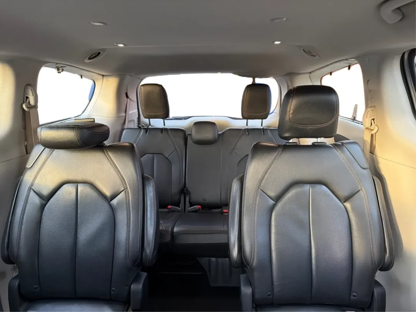 2019 Chrysler Pacifica Touring-L (2C4RC1BG5KR) with an 3.6L V6 DOHC 24V engine, 9-Speed Automatic transmission, located at 1099 N County Rd 25A, Troy, OH, 45373, (937) 908-9800, 40.057079, -84.212883 - **Experience Family Adventures with the 2019 Chrysler Pacifica Touring-L from Advantage Car and Credit!**<br /> <br /> Are you searching for the perfect vehicle to accommodate your family's growing needs? Look no further! The 2019 Chrysler Pacifica Touring-L is designed with families in mind, offeri - Photo#14