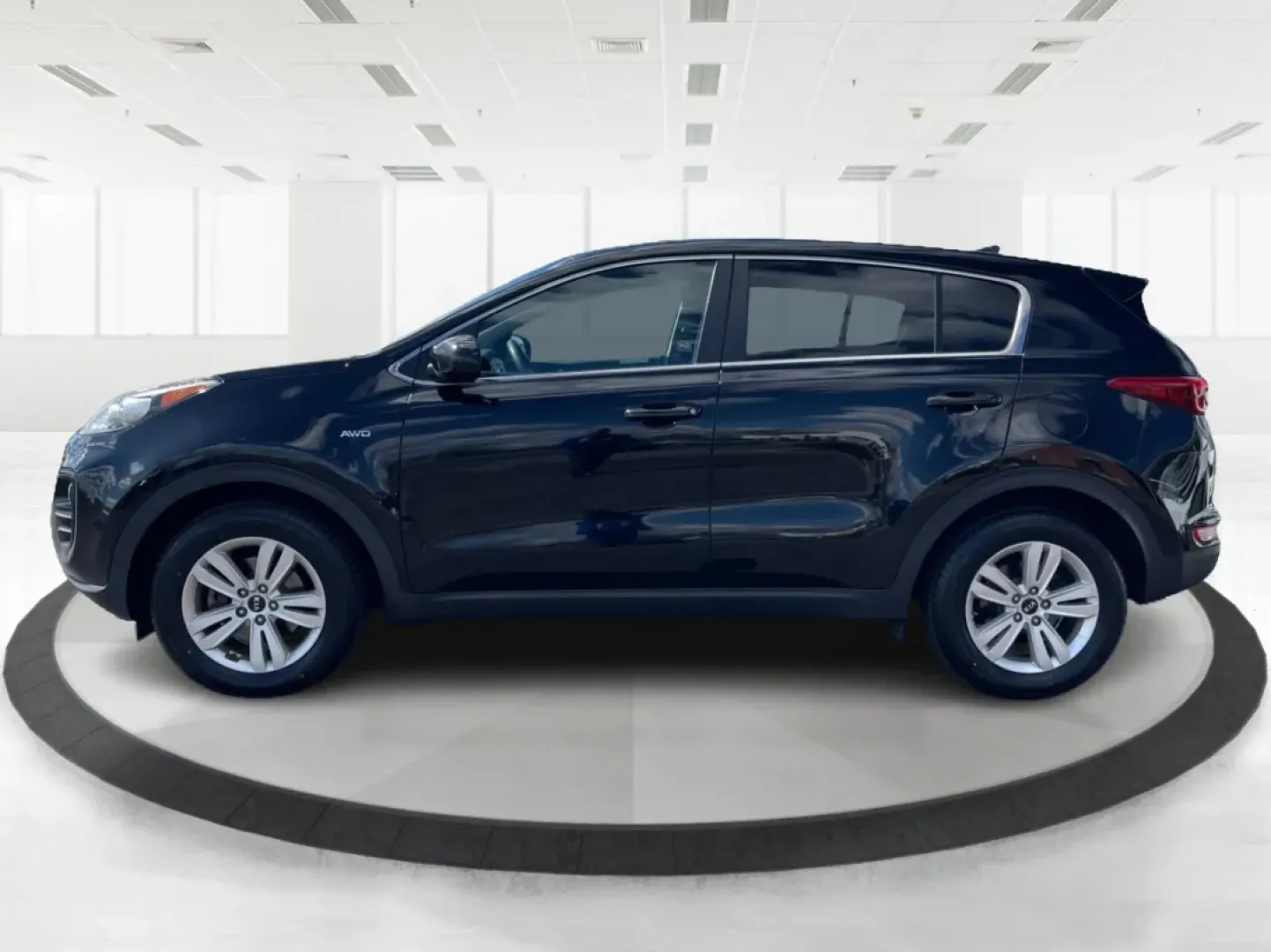 2019 Kia Sportage LX (KNDPMCACXK7) with an Theta II 2.4L I-4 gasoline direct injection engine, located at 1184 Kauffman Ave, Fairborn, OH, 45324, (937) 908-9800, 39.807072, -84.030914 - **Adventure Awaits with the 2019 Kia Sportage at Advantage Car and Credit!**<br /> <br /> Are you ready to elevate your driving experience? Whether you're navigating the hustle and bustle of city life or embarking on a weekend getaway, the 2019 Kia Sportage is your perfect companion. This stylish cr - Photo#5