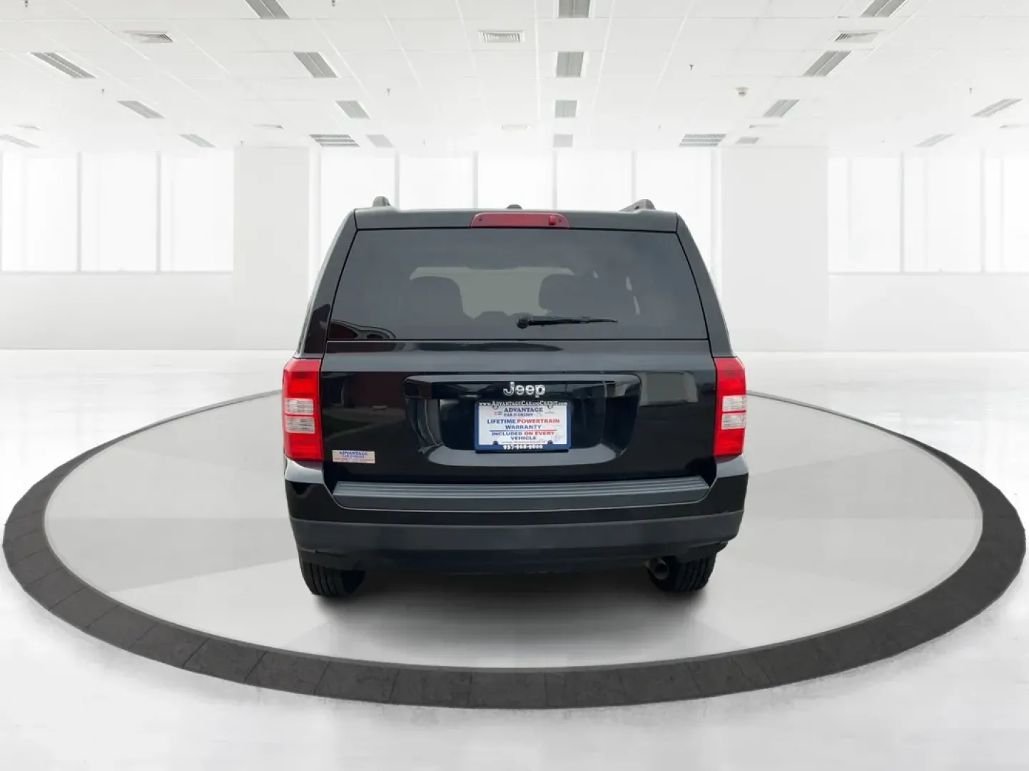 2017 Jeep Patriot Sport FWD (1C4NJPBAXHD) with an 2.4L I-4 DOHC engine, located at 1184 Kauffman Ave, Fairborn, OH, 45324, (937) 908-9800, 39.807072, -84.030914 - **Unlock Adventure with the 2017 Jeep Patriot Sport FWD at Advantage Car and Credit!**<br /> <br /> Are you ready to elevate your outdoor adventures or simply need a reliable vehicle for your daily commute? Look no further than the incredible 2017 Jeep Patriot Sport FWD, available now at Advantage C - Photo#3