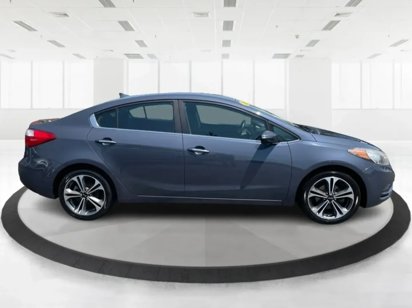 2014 Kia Forte EX (KNAFX4A88E5) with an 2L I-4 gasoline direct injection engine, located at 1951 S Dayton Lakeview Rd., New Carlisle, OH, 45344, (937) 908-9800, 39.890999, -84.050255 - **Elevate Your Everyday Commute with the 2014 Kia Forte EX Perfect for the Modern Lifestyle**<br /> <br /> Looking for a reliable vehicle that effortlessly combines style, comfort, and affordability? The 2014 Kia Forte EX is the perfect choice for budget-conscious buyers and growing families alike. - Photo#1