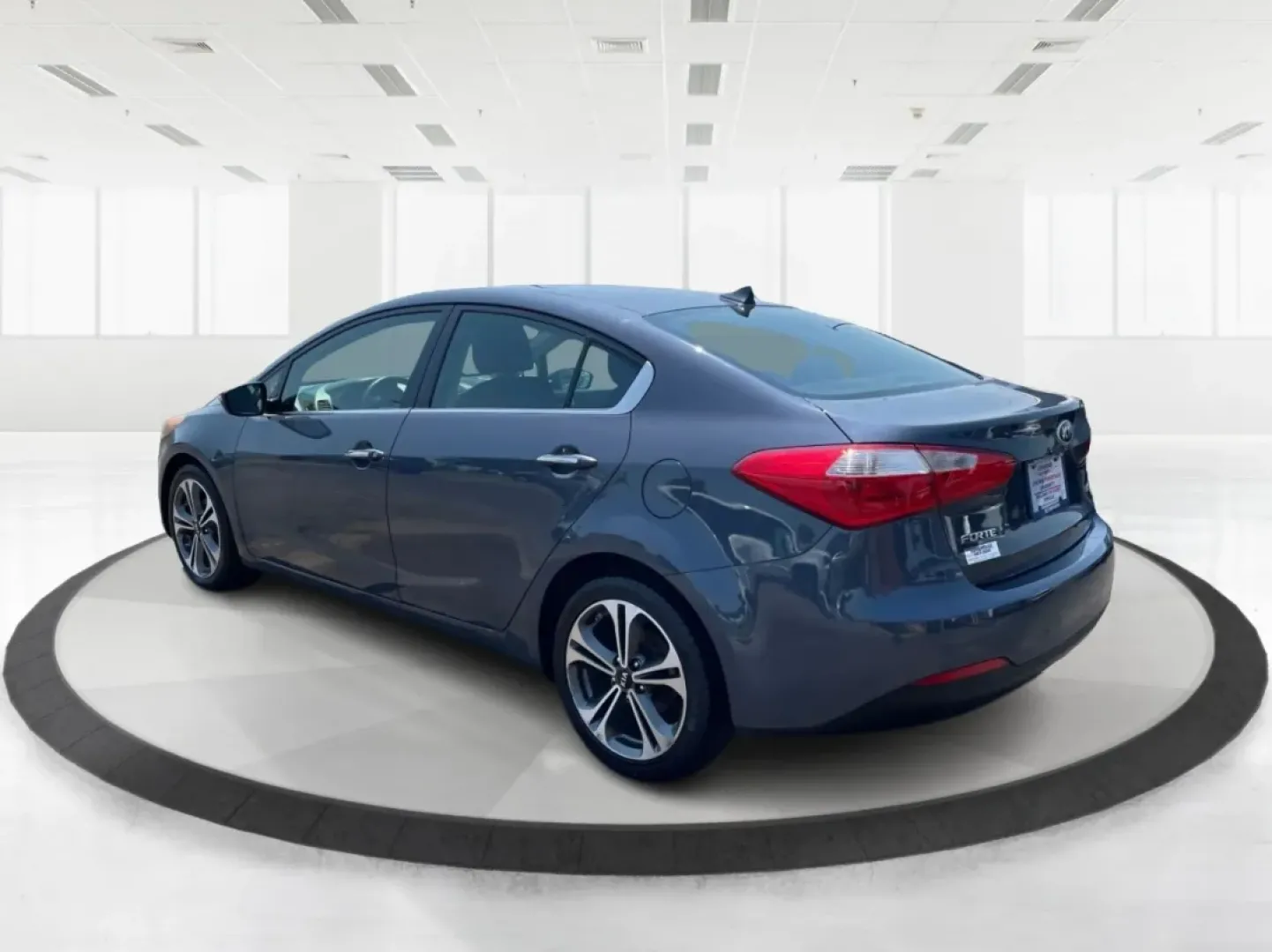2014 Kia Forte EX (KNAFX4A88E5) with an 2L I-4 gasoline direct injection engine, located at 1951 S Dayton Lakeview Rd., New Carlisle, OH, 45344, (937) 908-9800, 39.890999, -84.050255 - **Elevate Your Everyday Commute with the 2014 Kia Forte EX Perfect for the Modern Lifestyle**<br /> <br /> Looking for a reliable vehicle that effortlessly combines style, comfort, and affordability? The 2014 Kia Forte EX is the perfect choice for budget-conscious buyers and growing families alike. - Photo#4