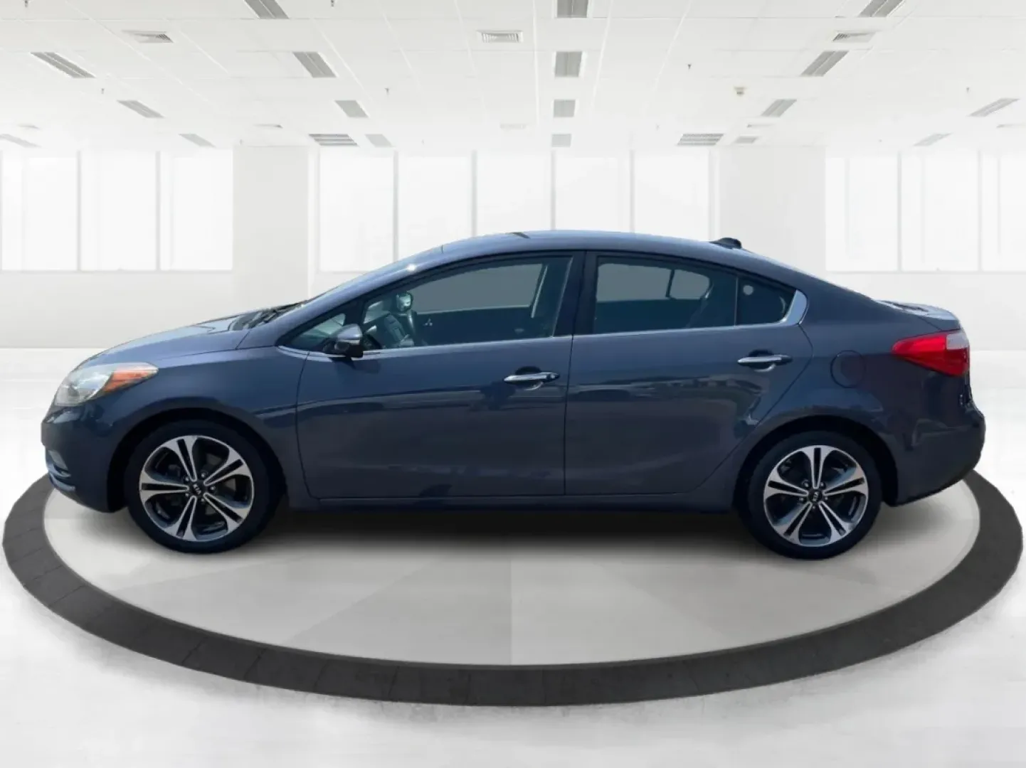 2014 Kia Forte EX (KNAFX4A88E5) with an 2L I-4 gasoline direct injection engine, located at 1951 S Dayton Lakeview Rd., New Carlisle, OH, 45344, (937) 908-9800, 39.890999, -84.050255 - **Elevate Your Everyday Commute with the 2014 Kia Forte EX Perfect for the Modern Lifestyle**<br /> <br /> Looking for a reliable vehicle that effortlessly combines style, comfort, and affordability? The 2014 Kia Forte EX is the perfect choice for budget-conscious buyers and growing families alike. - Photo#5