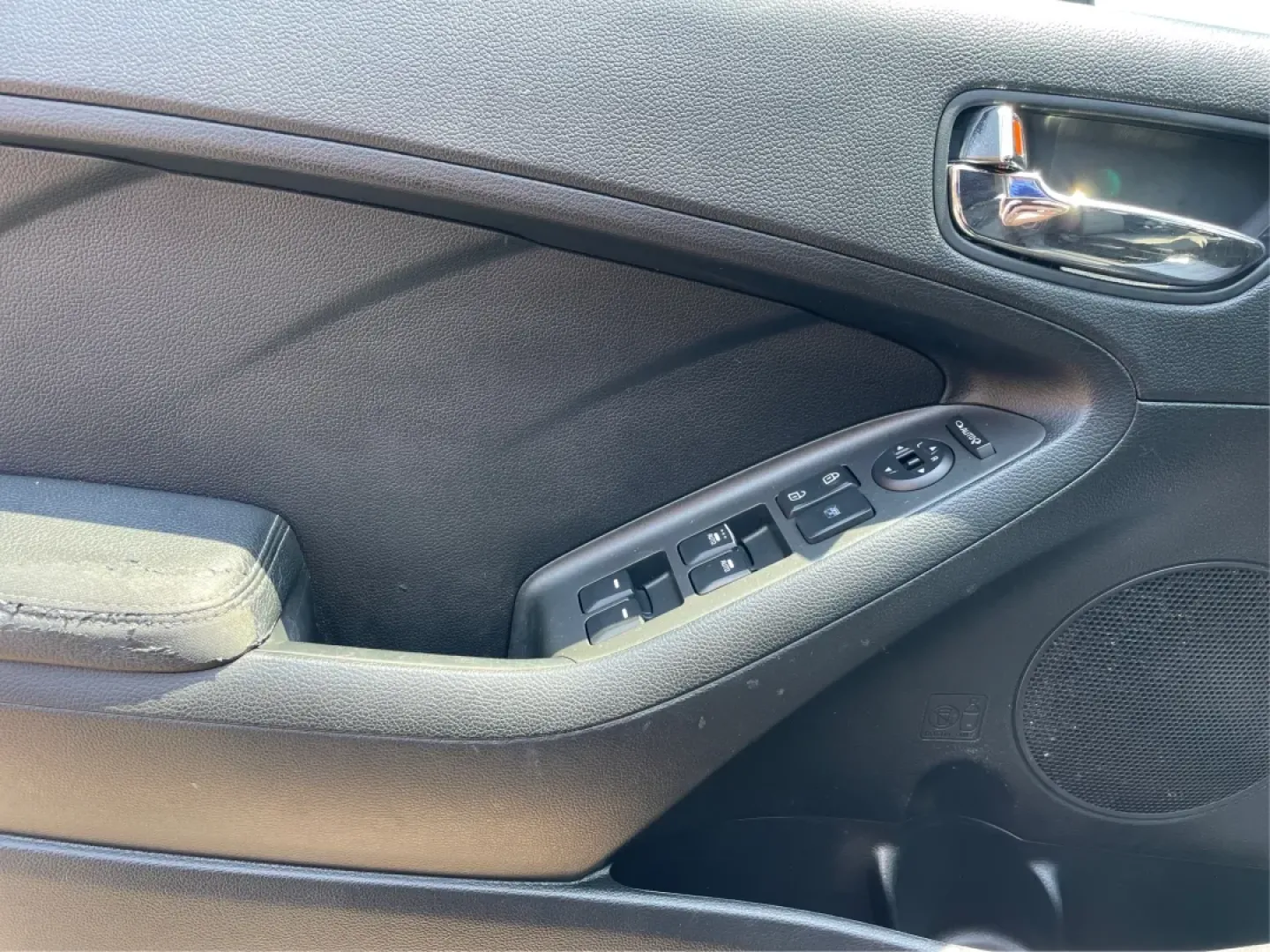 2014 Kia Forte EX (KNAFX4A88E5) with an 2L I-4 gasoline direct injection engine, located at 1951 S Dayton Lakeview Rd., New Carlisle, OH, 45344, (937) 908-9800, 39.890999, -84.050255 - **Elevate Your Everyday Commute with the 2014 Kia Forte EX Perfect for the Modern Lifestyle**<br /> <br /> Looking for a reliable vehicle that effortlessly combines style, comfort, and affordability? The 2014 Kia Forte EX is the perfect choice for budget-conscious buyers and growing families alike. - Photo#19