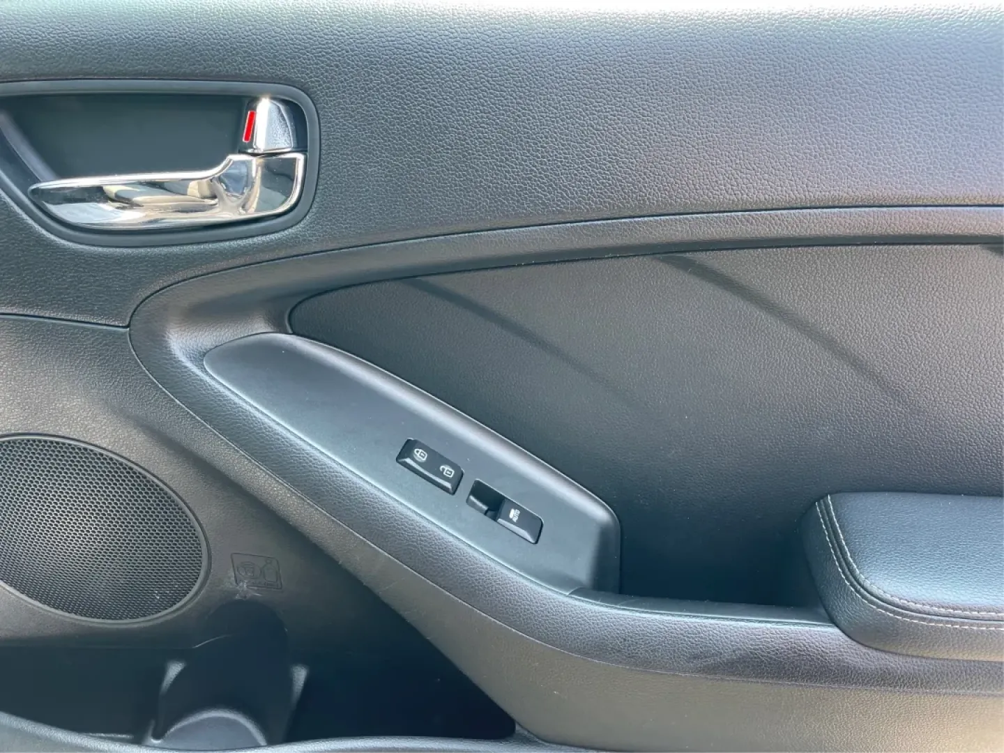 2014 Kia Forte EX (KNAFX4A88E5) with an 2L I-4 gasoline direct injection engine, located at 1951 S Dayton Lakeview Rd., New Carlisle, OH, 45344, (937) 908-9800, 39.890999, -84.050255 - **Elevate Your Everyday Commute with the 2014 Kia Forte EX Perfect for the Modern Lifestyle**<br /> <br /> Looking for a reliable vehicle that effortlessly combines style, comfort, and affordability? The 2014 Kia Forte EX is the perfect choice for budget-conscious buyers and growing families alike. - Photo#20