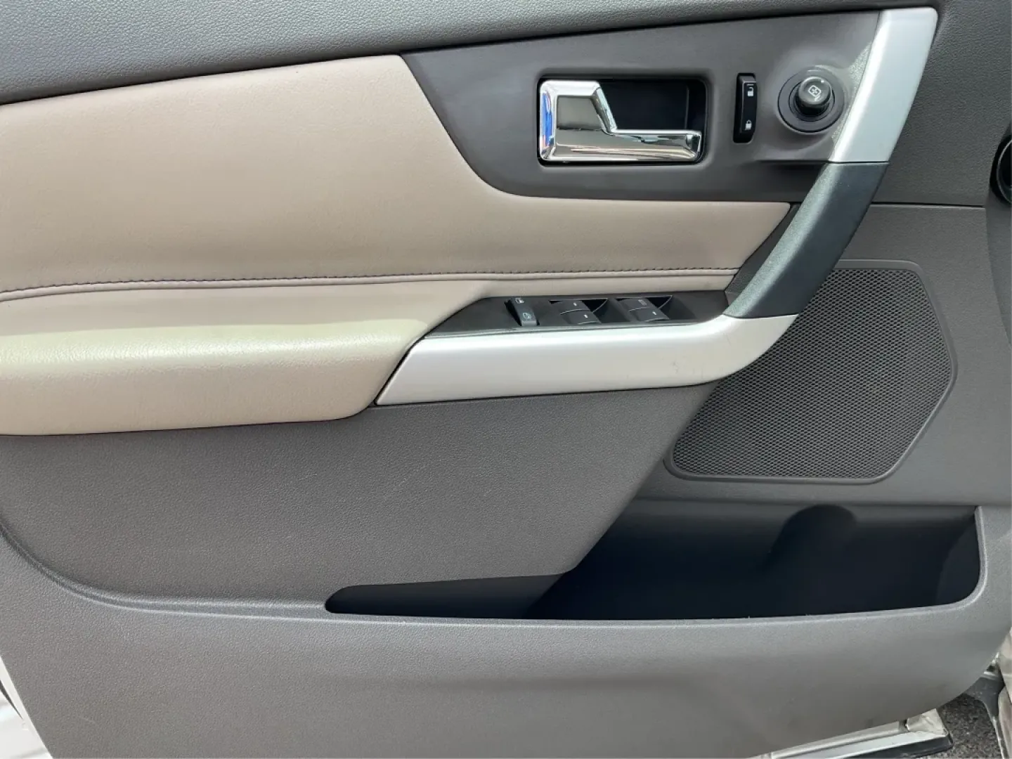 2013 Ford Edge SE (2FMDK3GC3DB) with an Other engine, located at 880 E. National Road, Vandalia, OH, 45377, (937) 908-9800, 39.891918, -84.183594 - **Hit the Open Road in Style! Discover the 2013 Ford Edge SE at Advantage Car and Credit in Fairborn, OH**<br /> <br /> Are you ready to elevate your daily commute or embark on exciting weekend adventures? The 2013 Ford Edge SE is the perfect blend of comfort, spaciousness, and style, making it an i - Photo#18