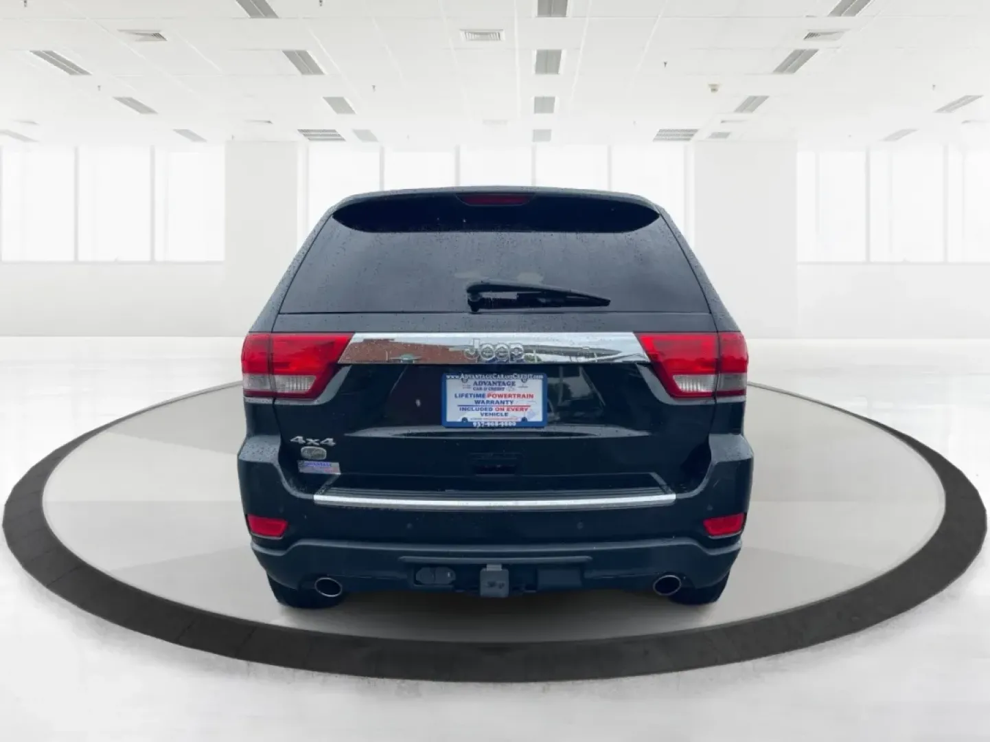 2011 Jeep Grand Cherokee Overland (1J4RR6GT7BC) with an Other engine, located at 1184 Kauffman Ave, Fairborn, OH, 45324, (937) 908-9800, 39.807072, -84.030914 - Discover Your Next Adventure with the 2011 Jeep Grand Cherokee Overland<br /> <br /> Unleash your adventurous spirit with the 2011 Jeep Grand Cherokee Overland, available now at Advantage Car and Credit in Fairborn, OH. This rugged yet refined SUV is perfect for those who thrive on weekend escapes, - Photo#3