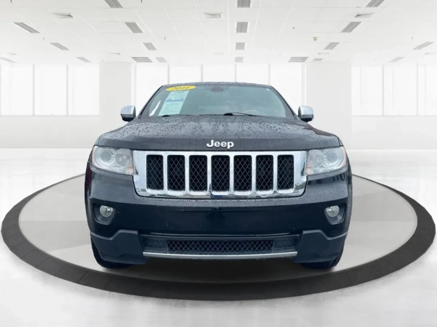 2011 Jeep Grand Cherokee Overland (1J4RR6GT7BC) with an Other engine, located at 1184 Kauffman Ave, Fairborn, OH, 45324, (937) 908-9800, 39.807072, -84.030914 - Discover Your Next Adventure with the 2011 Jeep Grand Cherokee Overland<br /> <br /> Unleash your adventurous spirit with the 2011 Jeep Grand Cherokee Overland, available now at Advantage Car and Credit in Fairborn, OH. This rugged yet refined SUV is perfect for those who thrive on weekend escapes, - Photo#7