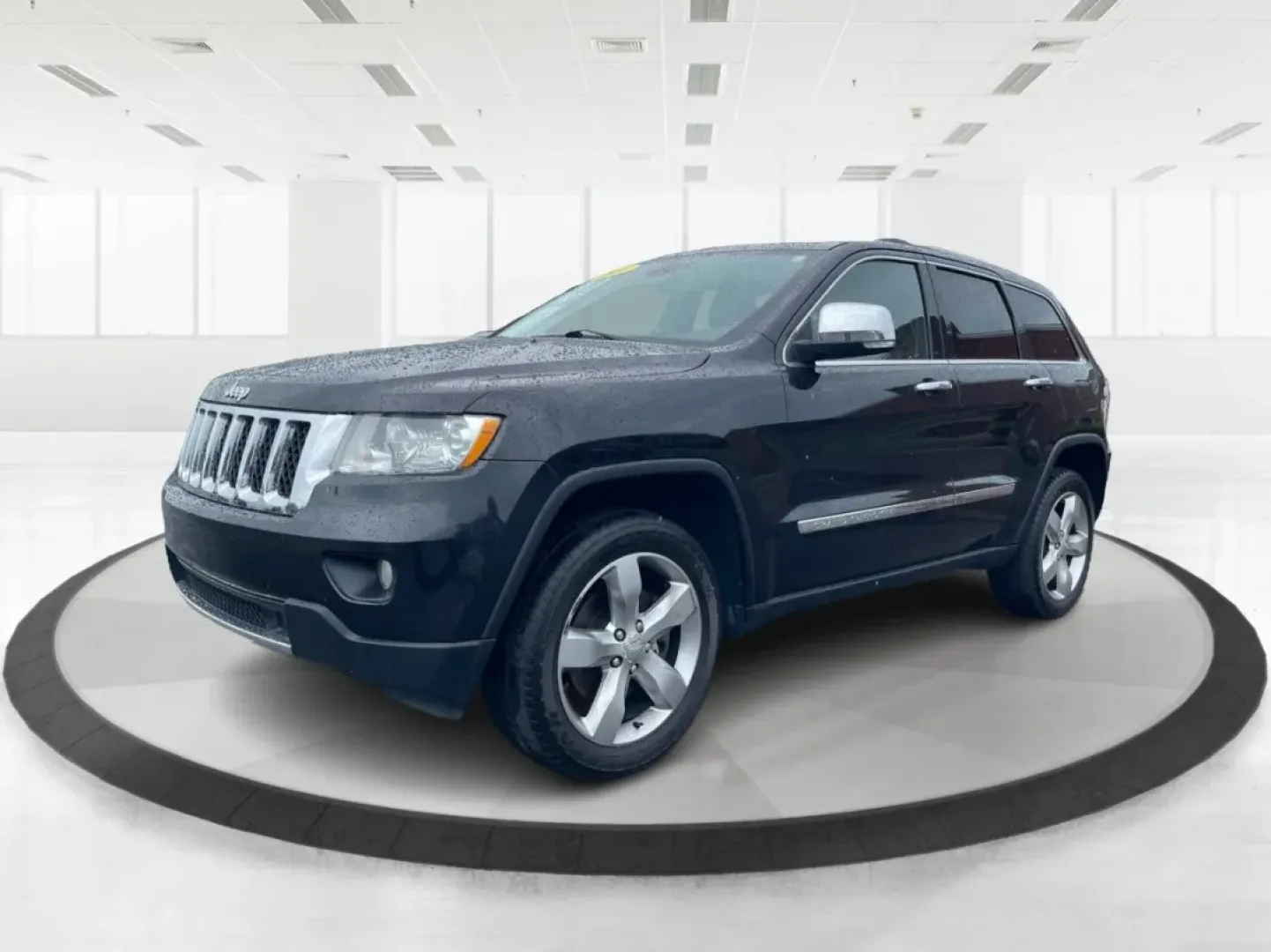 2011 Jeep Grand Cherokee Overland (1J4RR6GT7BC) with an Other engine, located at 1184 Kauffman Ave, Fairborn, OH, 45324, (937) 908-9800, 39.807072, -84.030914 - Discover Your Next Adventure with the 2011 Jeep Grand Cherokee Overland<br /> <br /> Unleash your adventurous spirit with the 2011 Jeep Grand Cherokee Overland, available now at Advantage Car and Credit in Fairborn, OH. This rugged yet refined SUV is perfect for those who thrive on weekend escapes, - Photo#8