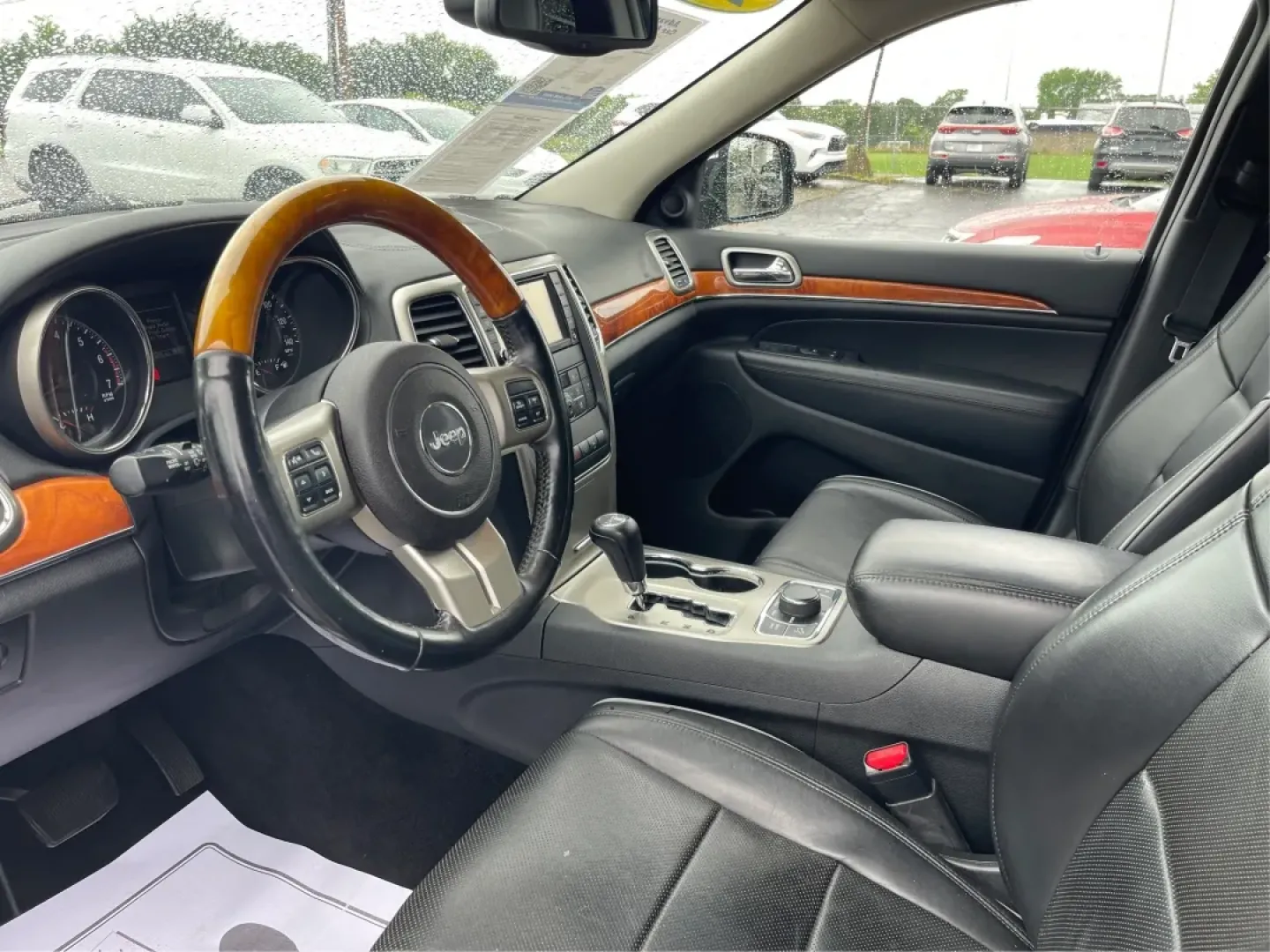 2011 Jeep Grand Cherokee Overland (1J4RR6GT7BC) with an Other engine, located at 1184 Kauffman Ave, Fairborn, OH, 45324, (937) 908-9800, 39.807072, -84.030914 - Discover Your Next Adventure with the 2011 Jeep Grand Cherokee Overland<br /> <br /> Unleash your adventurous spirit with the 2011 Jeep Grand Cherokee Overland, available now at Advantage Car and Credit in Fairborn, OH. This rugged yet refined SUV is perfect for those who thrive on weekend escapes, - Photo#9