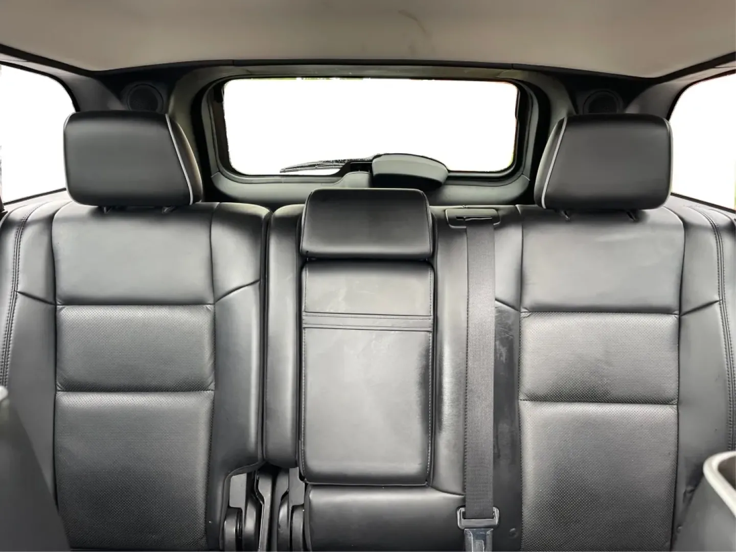 2011 Jeep Grand Cherokee Overland (1J4RR6GT7BC) with an Other engine, located at 1184 Kauffman Ave, Fairborn, OH, 45324, (937) 908-9800, 39.807072, -84.030914 - Discover Your Next Adventure with the 2011 Jeep Grand Cherokee Overland<br /> <br /> Unleash your adventurous spirit with the 2011 Jeep Grand Cherokee Overland, available now at Advantage Car and Credit in Fairborn, OH. This rugged yet refined SUV is perfect for those who thrive on weekend escapes, - Photo#14