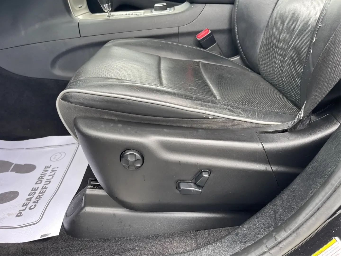 2011 Jeep Grand Cherokee Overland (1J4RR6GT7BC) with an Other engine, located at 1184 Kauffman Ave, Fairborn, OH, 45324, (937) 908-9800, 39.807072, -84.030914 - Discover Your Next Adventure with the 2011 Jeep Grand Cherokee Overland<br /> <br /> Unleash your adventurous spirit with the 2011 Jeep Grand Cherokee Overland, available now at Advantage Car and Credit in Fairborn, OH. This rugged yet refined SUV is perfect for those who thrive on weekend escapes, - Photo#18