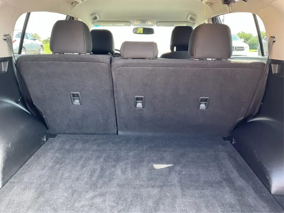 2017 Kia Sportage LX (KNDPM3ACXH7) with an Theta II 2.4L I-4 gasoline direct injection engine, 6A transmission, located at 1951 S Dayton Lakeview Rd., New Carlisle, OH, 45344, (937) 908-9800, 39.890999, -84.050255 - **Discover Your Next Adventure with the 2017 Kia Sportage LX at Advantage Car and Credit!** <br /> <br /> Are you ready to elevate your driving experience? Look no further! This stunning 2017 Kia Sportage LX in Pacific Blue is perfect for anyone who craves both style and functionality. Whether you'r - Photo#12