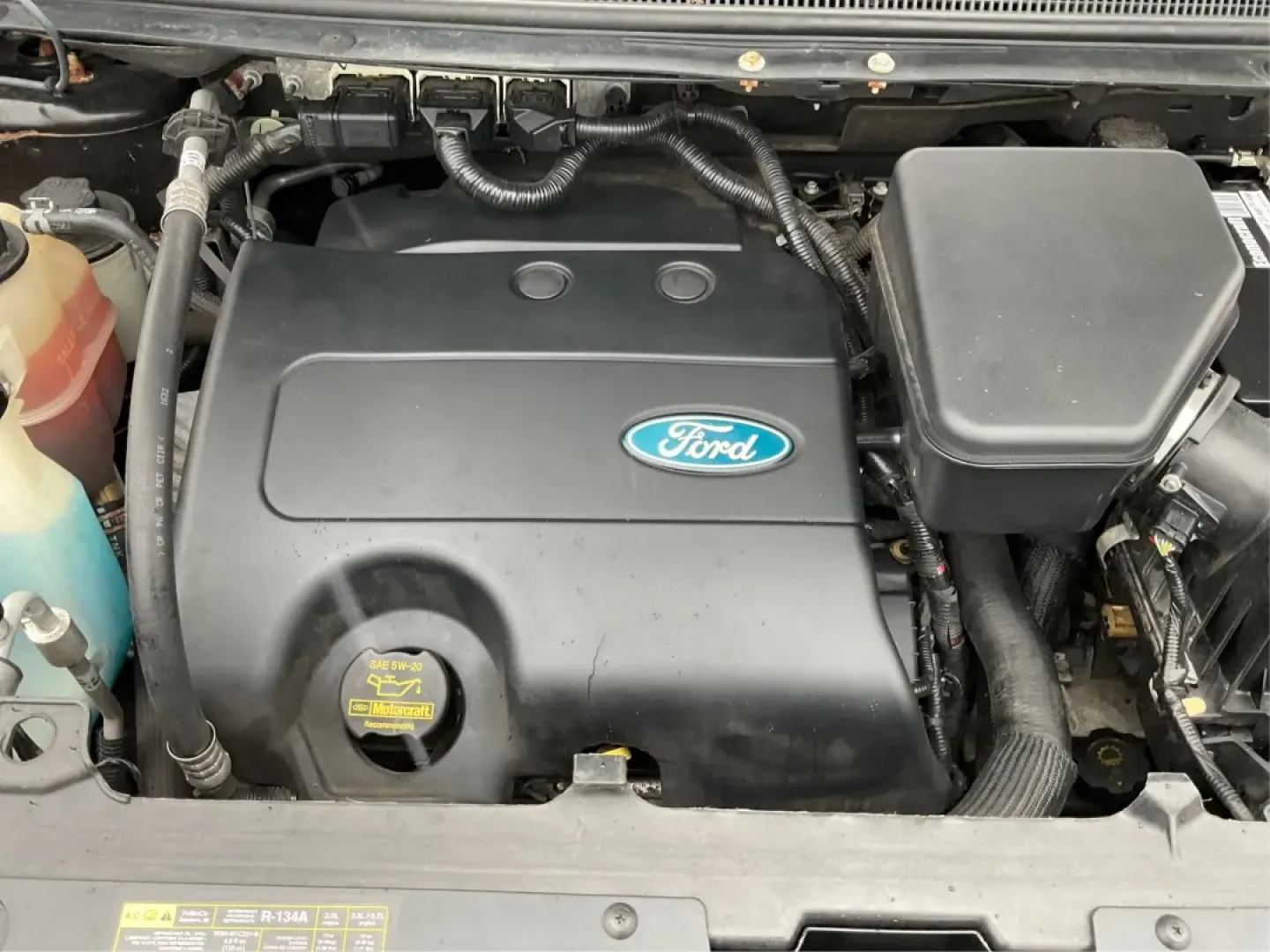 2013 Ford Edge SEL (2FMDK4JC1DB) with an 3.5L V-6 DOHC engine, located at 1184 Kauffman Ave, Fairborn, OH, 45324, (937) 908-9800, 39.807072, -84.030914 - **Elevate Your Weekend Adventures with the 2013 Ford Edge SEL at Advantage Car and Credit!**<br /> <br /> Are you ready to embrace a lifestyle of comfort and adventure? Whether you're shuttling the kids to their weekend soccer games or embarking on a scenic road trip through Ohio's beautiful landsca - Photo#11