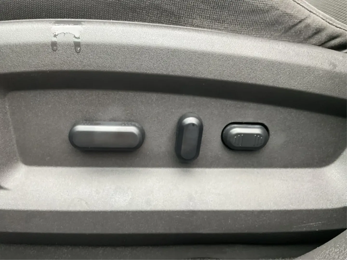 2013 Ford Edge SEL (2FMDK4JC1DB) with an 3.5L V-6 DOHC engine, located at 1184 Kauffman Ave, Fairborn, OH, 45324, (937) 908-9800, 39.807072, -84.030914 - **Elevate Your Weekend Adventures with the 2013 Ford Edge SEL at Advantage Car and Credit!**<br /> <br /> Are you ready to embrace a lifestyle of comfort and adventure? Whether you're shuttling the kids to their weekend soccer games or embarking on a scenic road trip through Ohio's beautiful landsca - Photo#18