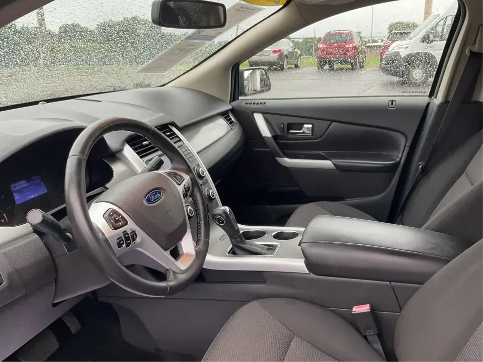 2013 Ford Edge SEL (2FMDK4JC1DB) with an 3.5L V-6 DOHC engine, 6-Speed Automatic transmission, located at 4508 South Dixie Dr, Moraine, OH, 45439, (937) 908-9800, 39.689976, -84.218452 - **Elevate Your Weekend Adventures with the 2013 Ford Edge SEL at Advantage Car and Credit!**<br /> <br /> Are you ready to embrace a lifestyle of comfort and adventure? Whether you're shuttling the kids to their weekend soccer games or embarking on a scenic road trip through Ohio's beautiful landsca - Photo#9