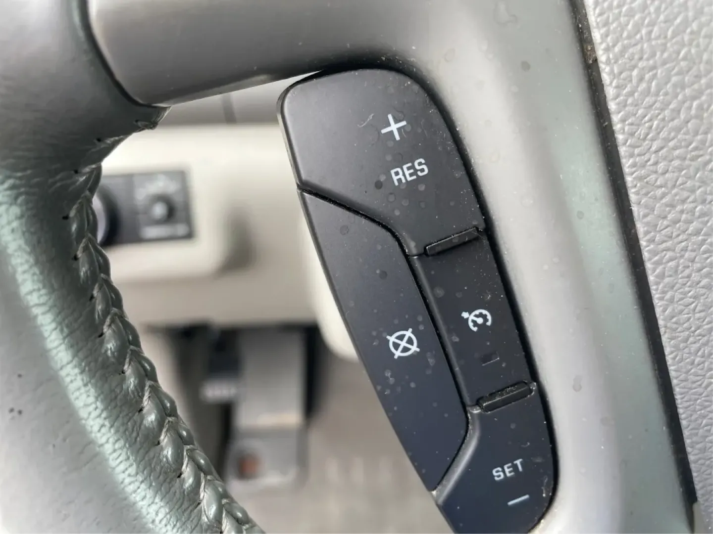 2015 Buick Enclave Convenience FWD (5GAKRAKD6FJ) with an 3.6L V6 DOHC 24V engine, 6-Speed Automatic Overdrive transmission, located at 8750 N County Rd 25A, Piqua, OH, 45356, (937) 908-9800, 40.164391, -84.232513 - Experience the perfect blend of luxury and practicality with the 2015 Buick Enclave Convenience FWD, now available at Advantage Car and Credit in Fairborn, OH. This SUV is tailored for families on the go, weekend adventurers, or anyone in need of a reliable vehicle for long commutes. With its spacio - Photo#16