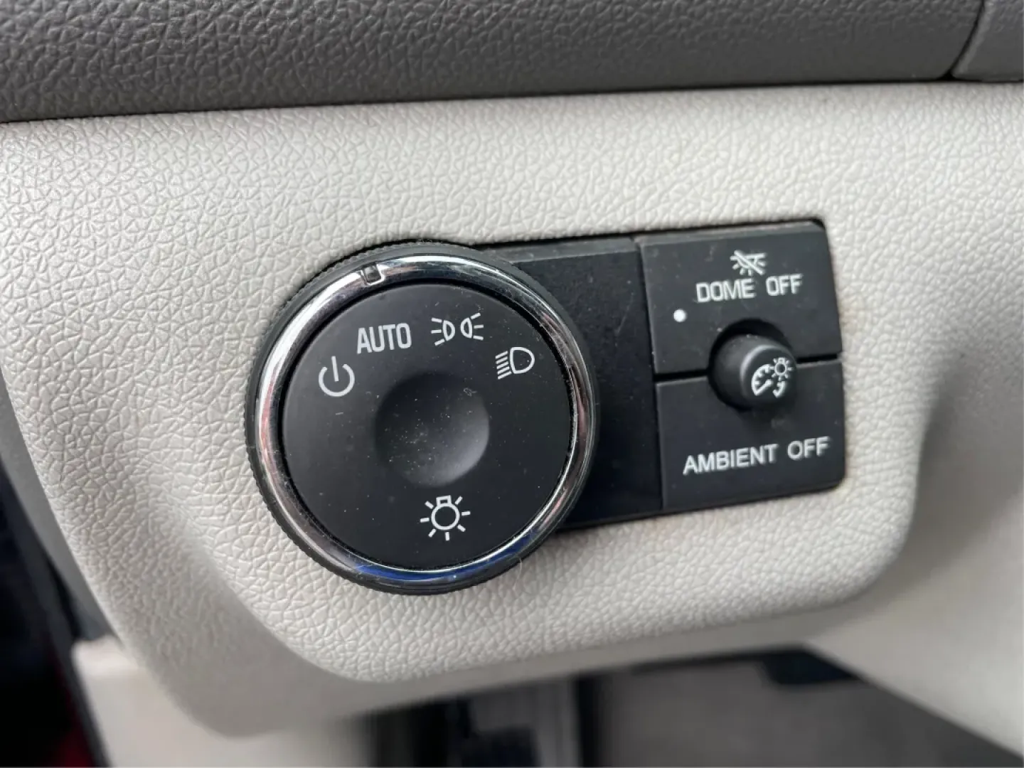 2015 Buick Enclave Convenience FWD (5GAKRAKD6FJ) with an 3.6L V6 DOHC 24V engine, 6-Speed Automatic Overdrive transmission, located at 8750 N County Rd 25A, Piqua, OH, 45356, (937) 908-9800, 40.164391, -84.232513 - Experience the perfect blend of luxury and practicality with the 2015 Buick Enclave Convenience FWD, now available at Advantage Car and Credit in Fairborn, OH. This SUV is tailored for families on the go, weekend adventurers, or anyone in need of a reliable vehicle for long commutes. With its spacio - Photo#17