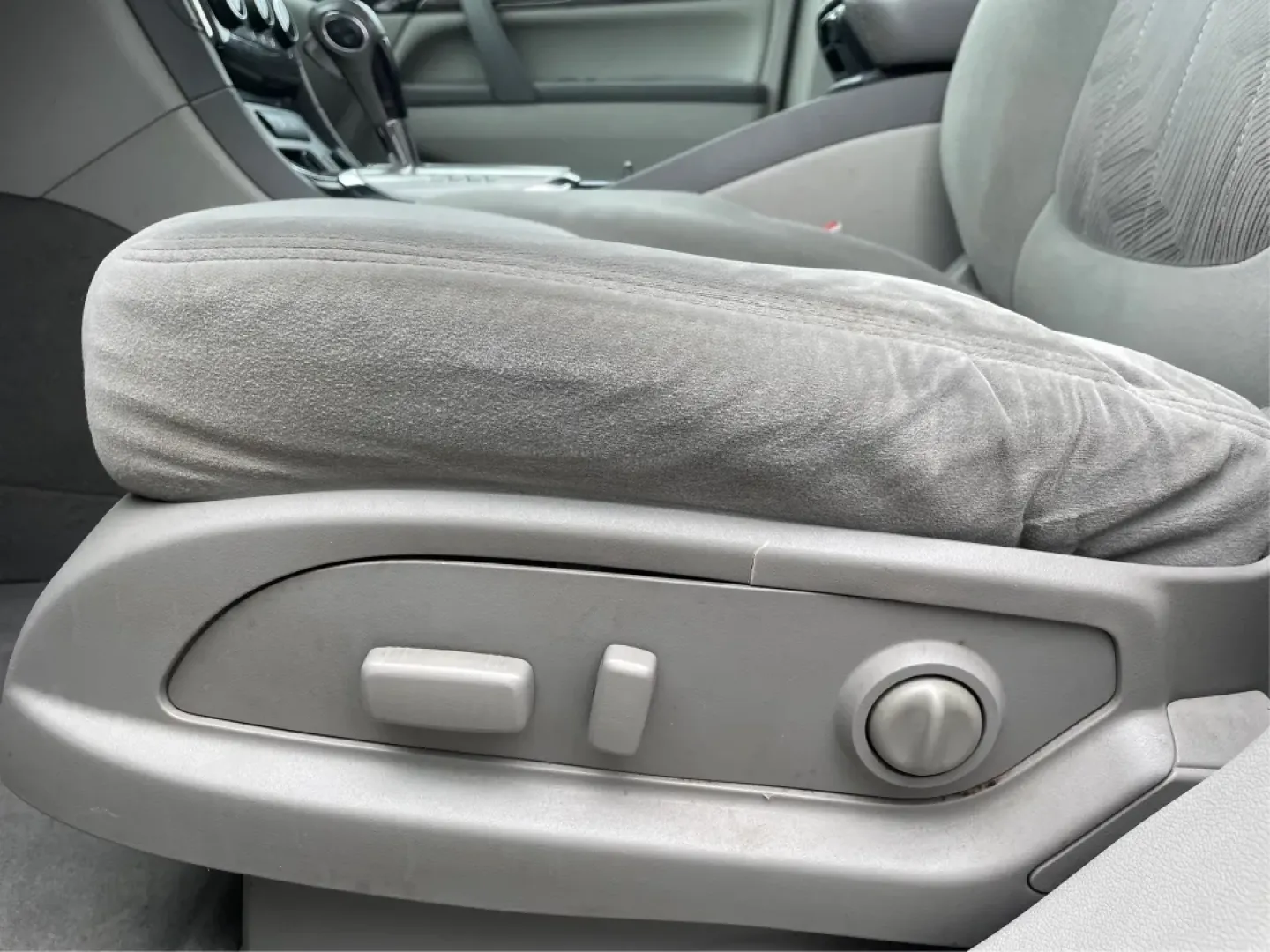 2015 Buick Enclave Convenience FWD (5GAKRAKD6FJ) with an 3.6L V6 DOHC 24V engine, 6-Speed Automatic Overdrive transmission, located at 8750 N County Rd 25A, Piqua, OH, 45356, (937) 908-9800, 40.164391, -84.232513 - Experience the perfect blend of luxury and practicality with the 2015 Buick Enclave Convenience FWD, now available at Advantage Car and Credit in Fairborn, OH. This SUV is tailored for families on the go, weekend adventurers, or anyone in need of a reliable vehicle for long commutes. With its spacio - Photo#18