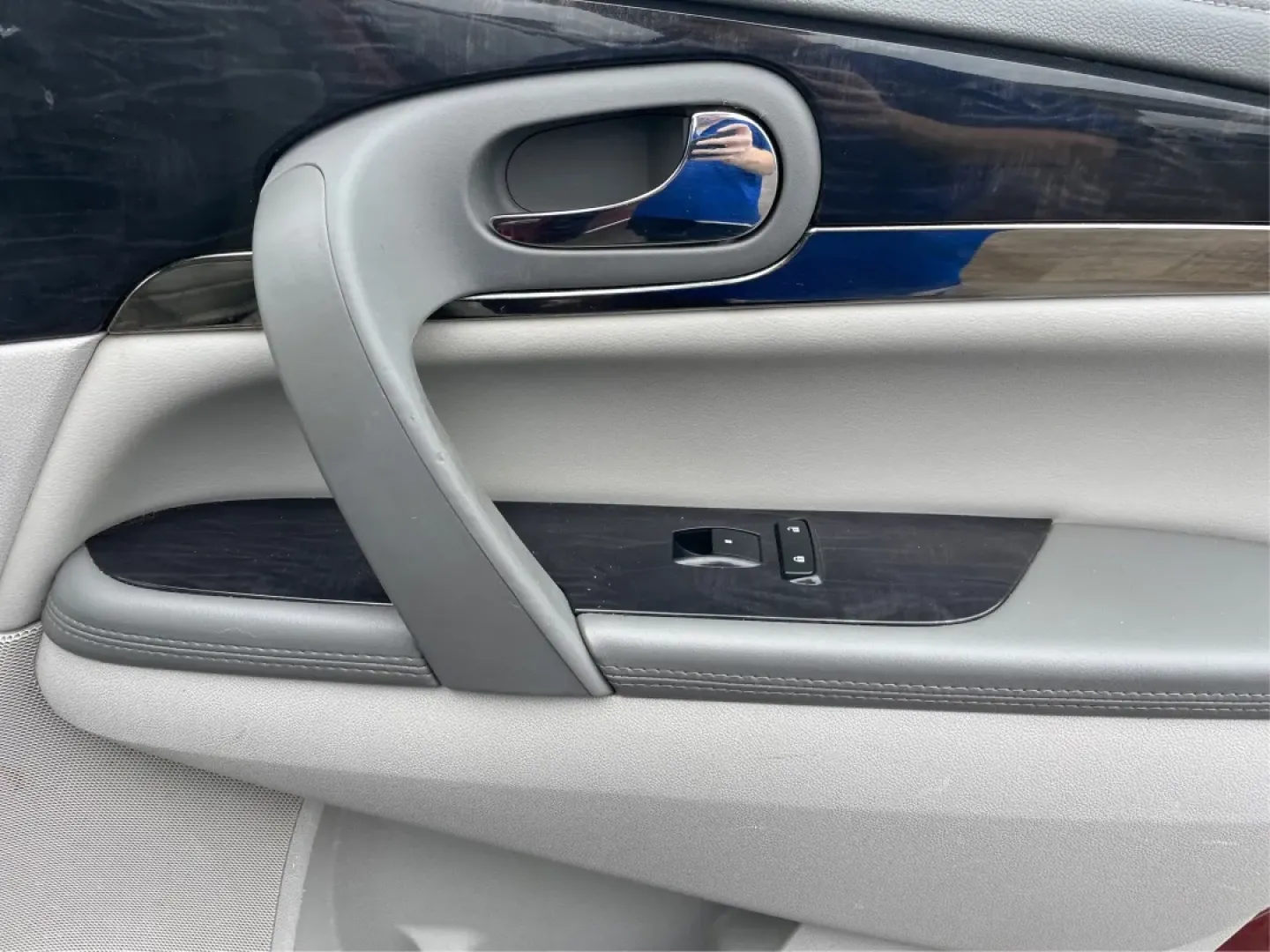 2015 Buick Enclave Convenience FWD (5GAKRAKD6FJ) with an 3.6L V6 DOHC 24V engine, 6-Speed Automatic Overdrive transmission, located at 8750 N County Rd 25A, Piqua, OH, 45356, (937) 908-9800, 40.164391, -84.232513 - Experience the perfect blend of luxury and practicality with the 2015 Buick Enclave Convenience FWD, now available at Advantage Car and Credit in Fairborn, OH. This SUV is tailored for families on the go, weekend adventurers, or anyone in need of a reliable vehicle for long commutes. With its spacio - Photo#20