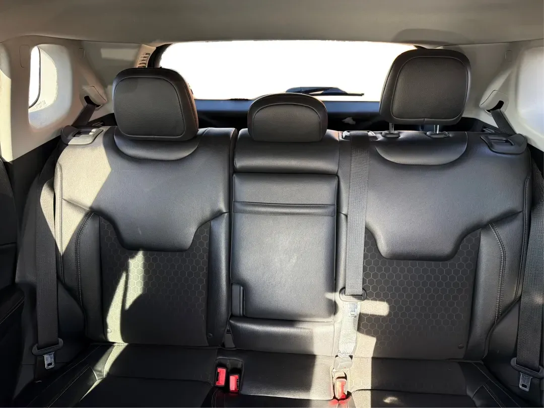 2018 Jeep Compass Latitude FWD (3C4NJCBB1JT) with an 2.4L I-4 variable valve control engine, located at 1951 S Dayton Lakeview Rd., New Carlisle, OH, 45344, (937) 908-9800, 39.890999, -84.050255 - **Adventure Awaits with This 2018 Jeep Compass Latitude FWD!**<br /> <br /> Transform your everyday travels into unforgettable adventures with the 2018 Jeep Compass Latitude FWD. This SUV is not just a mode of transportation; it's your ticket to exploration, whether it's cruising through the scenic - Photo#14