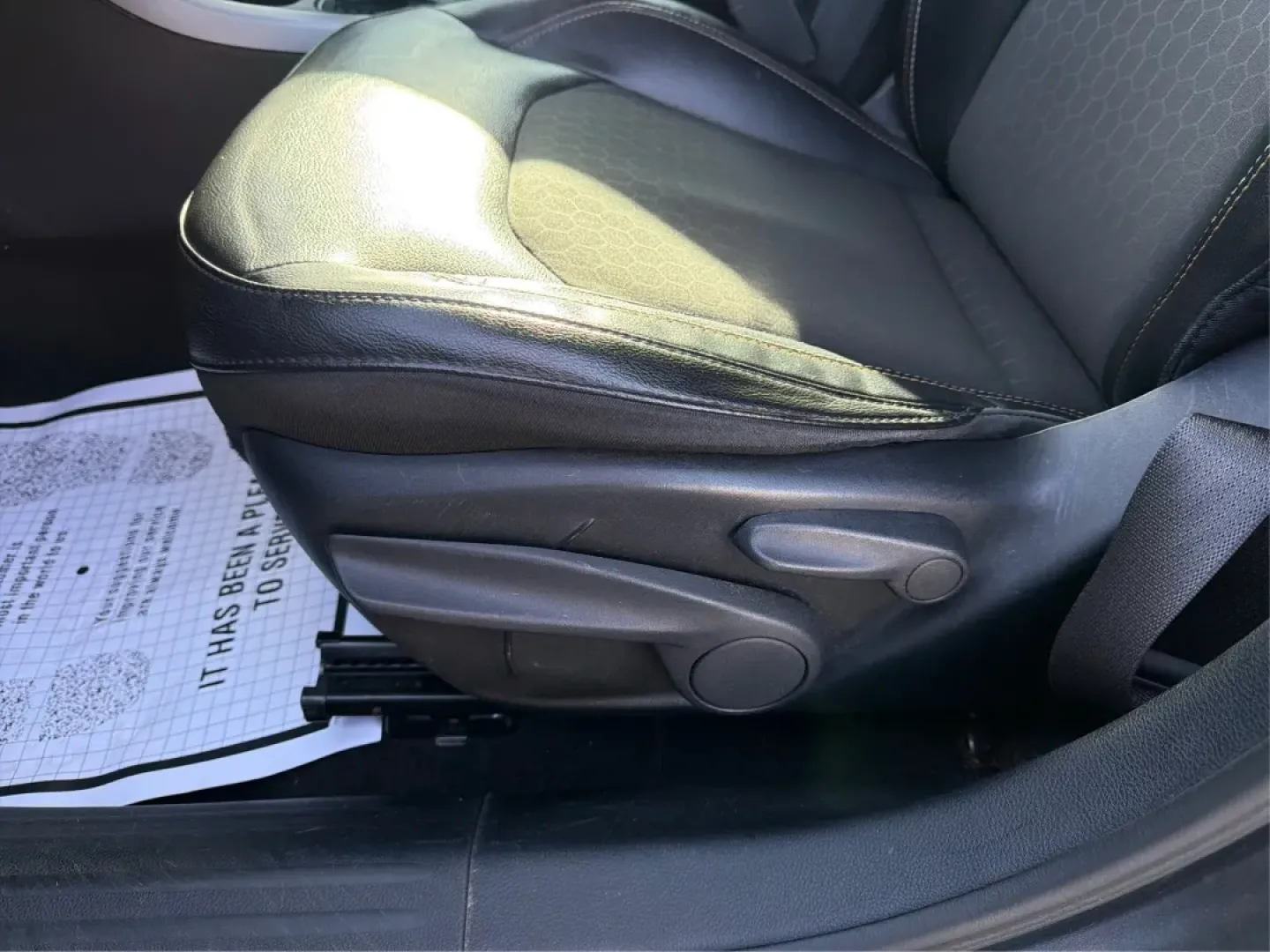 2018 Jeep Compass Latitude FWD (3C4NJCBB1JT) with an 2.4L I-4 variable valve control engine, Automatic transmission, located at 1951 S Dayton Lakeview Rd., New Carlisle, OH, 45344, (937) 908-9800, 39.890999, -84.050255 - **Adventure Awaits with This 2018 Jeep Compass Latitude FWD!**<br /> <br /> Transform your everyday travels into unforgettable adventures with the 2018 Jeep Compass Latitude FWD. This SUV is not just a mode of transportation; it's your ticket to exploration, whether it's cruising through the scenic - Photo#18