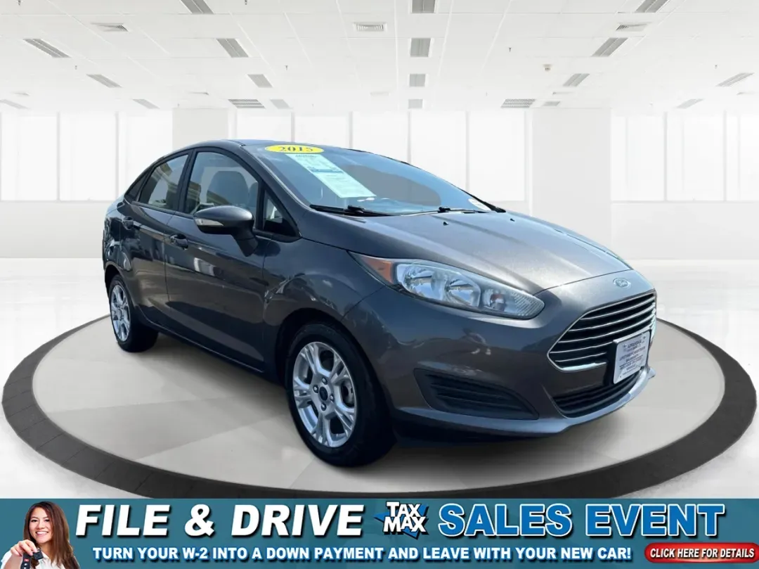 2015 Ford Fiesta SE (3FADP4BJ4FM) with an EcoBoost 1L I-3 gasoline direct injection engine, located at 8750 N County Rd 25A, Piqua, OH, 45356, (937) 908-9800, 40.164391, -84.232513 - **Discover Adventure and Style with the 2015 Ford Fiesta SE at Advantage Car and Credit in Fairborn, OH!**<br /> <br /> Are you ready to elevate your daily commute or weekend adventures? The 2015 Ford Fiesta SE is the ideal sedan for budget-conscious buyers seeking a reliable and stylish companion. - Photo#0