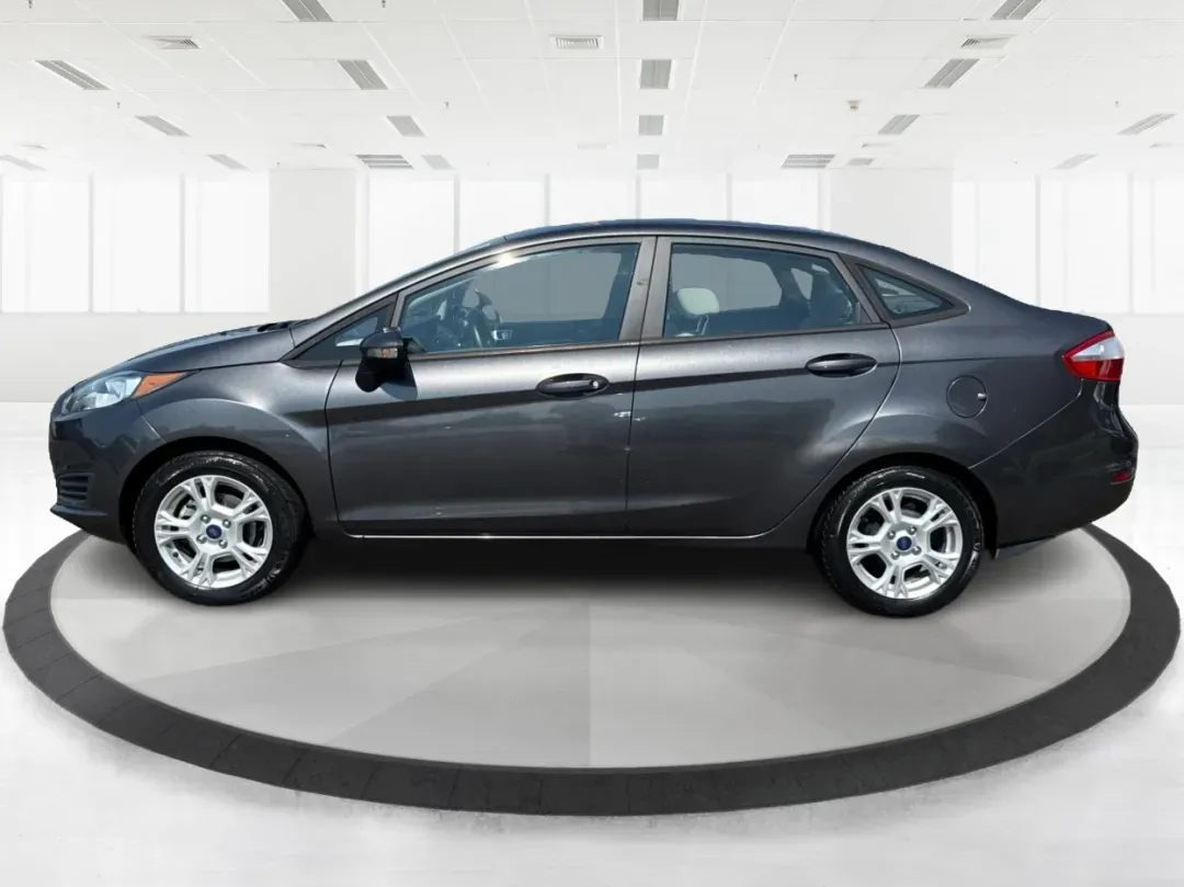 2015 Ford Fiesta SE (3FADP4BJ4FM) with an EcoBoost 1L I-3 gasoline direct injection engine, located at 8750 N County Rd 25A, Piqua, OH, 45356, (937) 908-9800, 40.164391, -84.232513 - **Discover Adventure and Style with the 2015 Ford Fiesta SE at Advantage Car and Credit in Fairborn, OH!**<br /> <br /> Are you ready to elevate your daily commute or weekend adventures? The 2015 Ford Fiesta SE is the ideal sedan for budget-conscious buyers seeking a reliable and stylish companion. - Photo#5