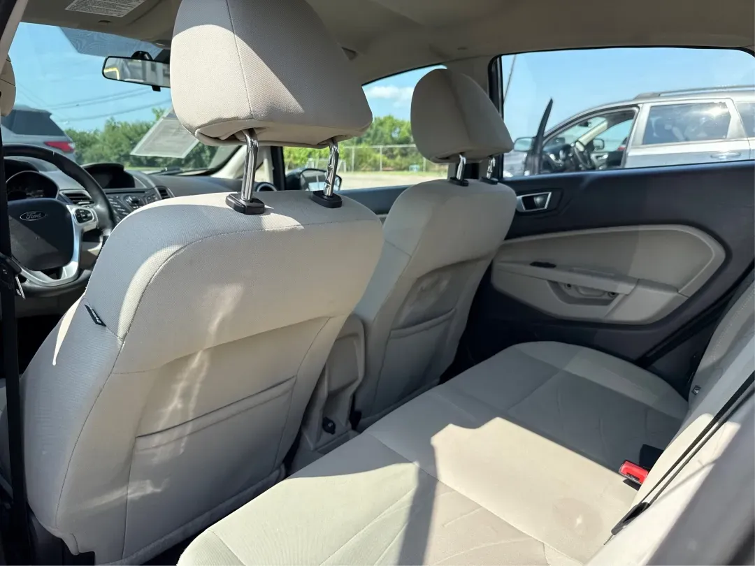 2015 Ford Fiesta SE (3FADP4BJ4FM) with an EcoBoost 1L I-3 gasoline direct injection engine, located at 8750 N County Rd 25A, Piqua, OH, 45356, (937) 908-9800, 40.164391, -84.232513 - **Discover Adventure and Style with the 2015 Ford Fiesta SE at Advantage Car and Credit in Fairborn, OH!**<br /> <br /> Are you ready to elevate your daily commute or weekend adventures? The 2015 Ford Fiesta SE is the ideal sedan for budget-conscious buyers seeking a reliable and stylish companion. - Photo#10